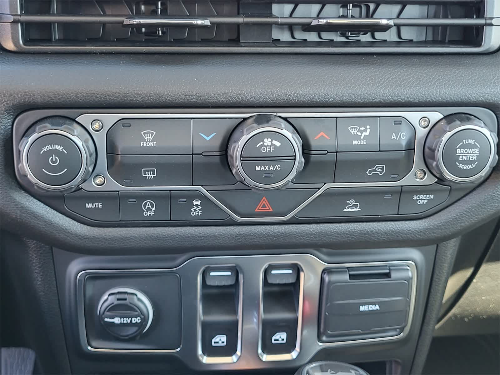 Thumbnail: 2026 Jeep Wrangler - 18