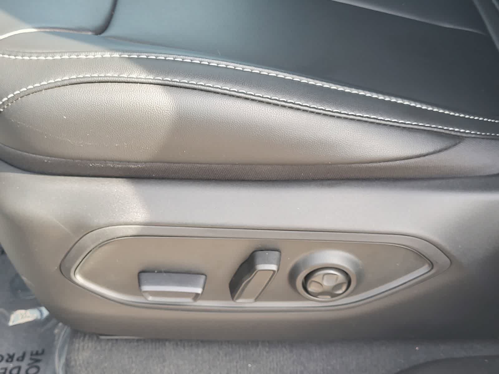 Thumbnail: 2026 Jeep Grand Cherokee - 10