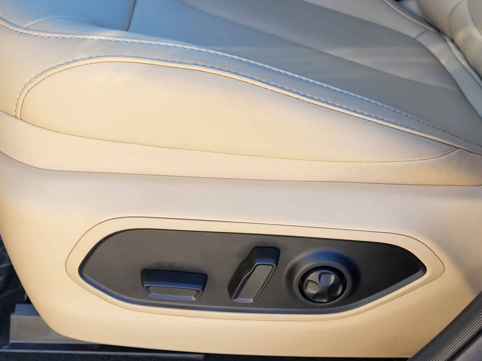 Thumbnail: 2026 Jeep Grand Cherokee - 11