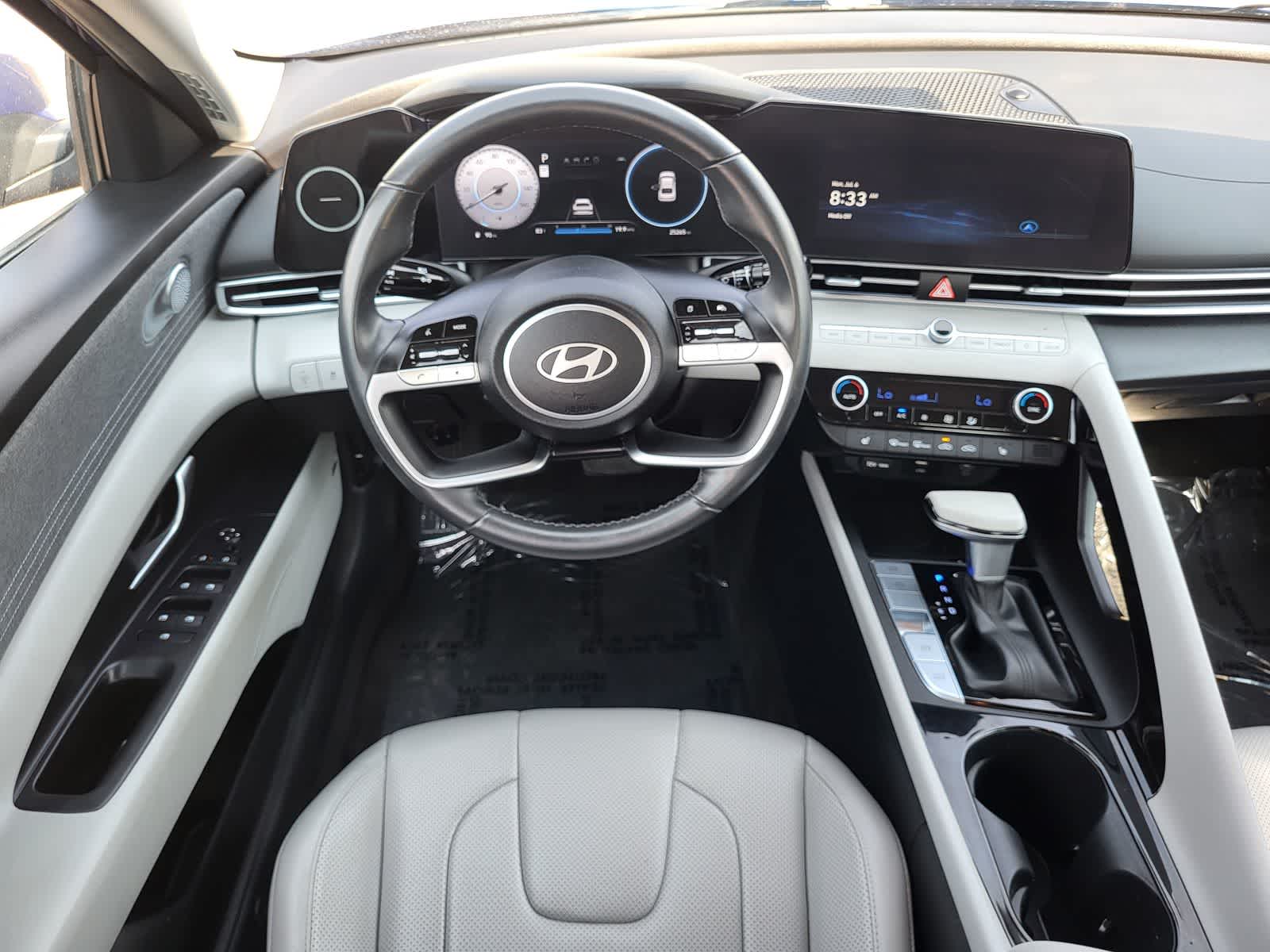 2025 Hyundai Elantra Limited - Photo 26