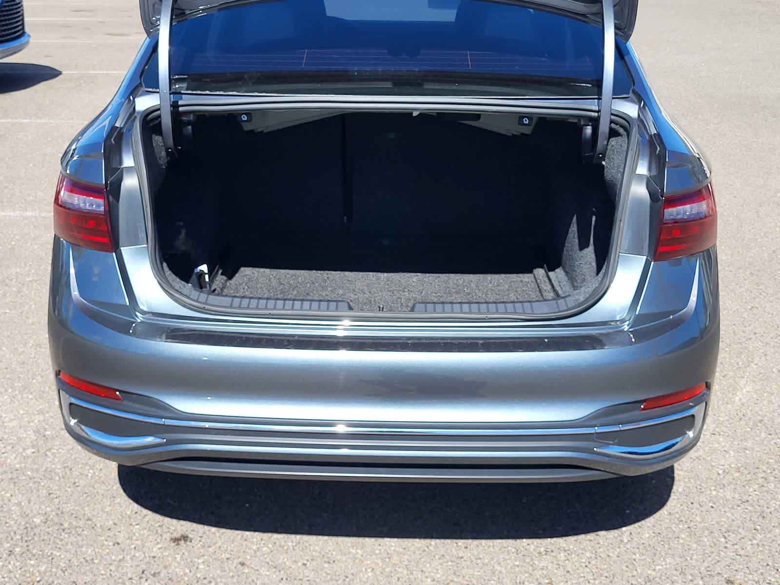 Thumbnail: 2024 Volkswagen Jetta - 28