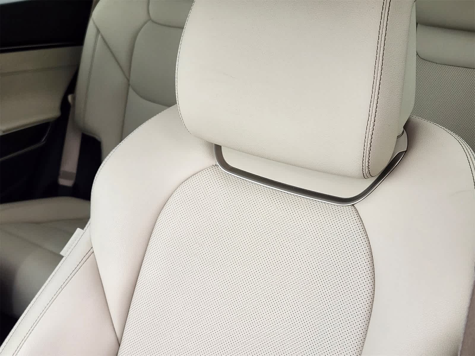 Thumbnail: 2022 Genesis GV70 - 15