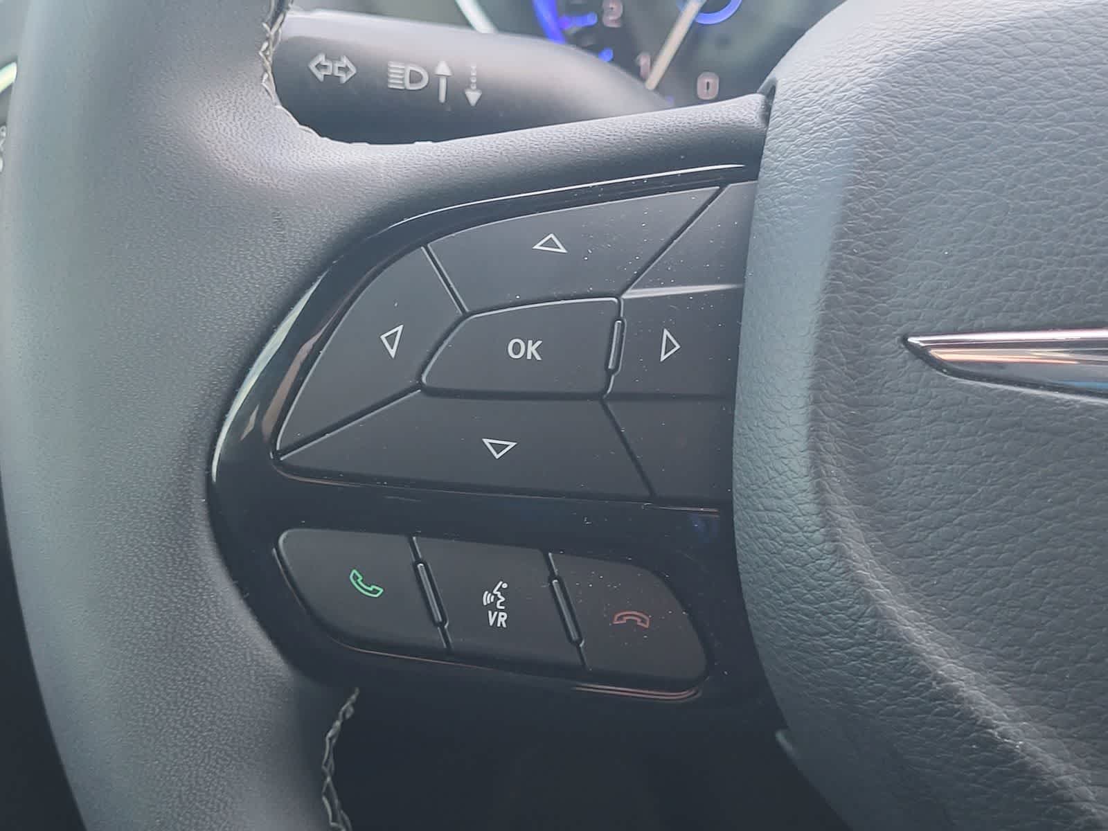 Thumbnail: 2023 Chrysler Pacifica - 17