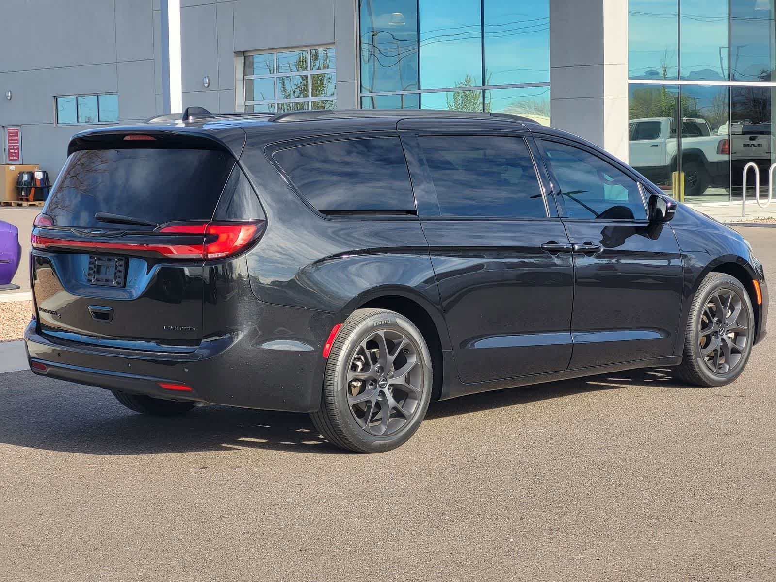 Thumbnail: 2023 Chrysler Pacifica - 5