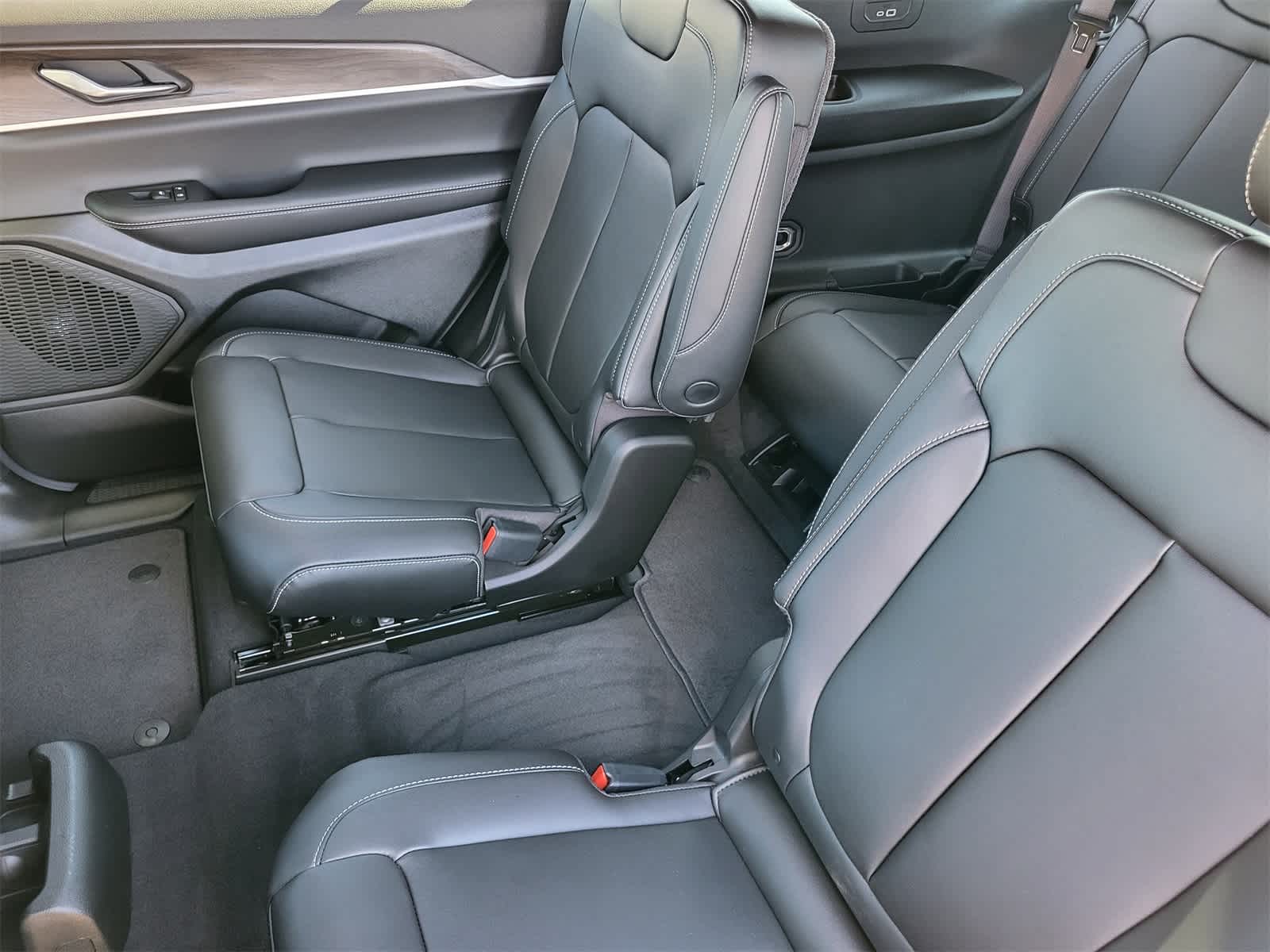 Thumbnail: 2025 Jeep Grand Cherokee L - 21