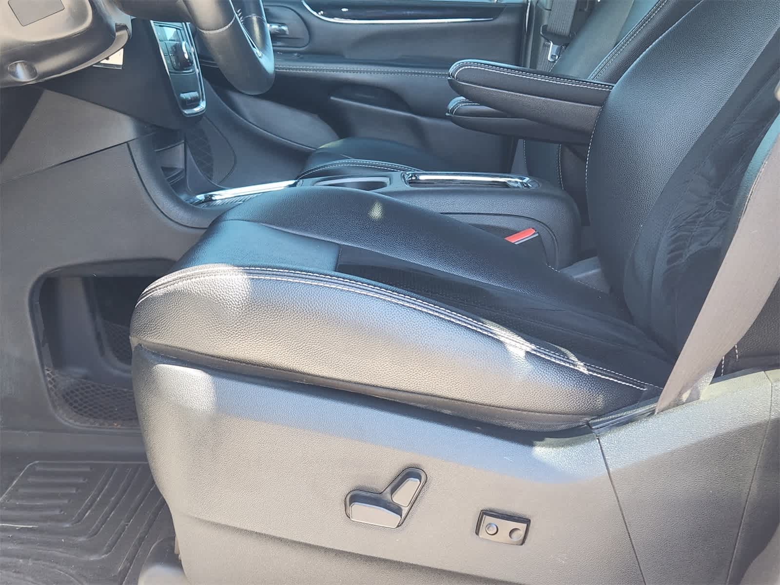 Thumbnail: 2018 Dodge Grand Caravan - 13