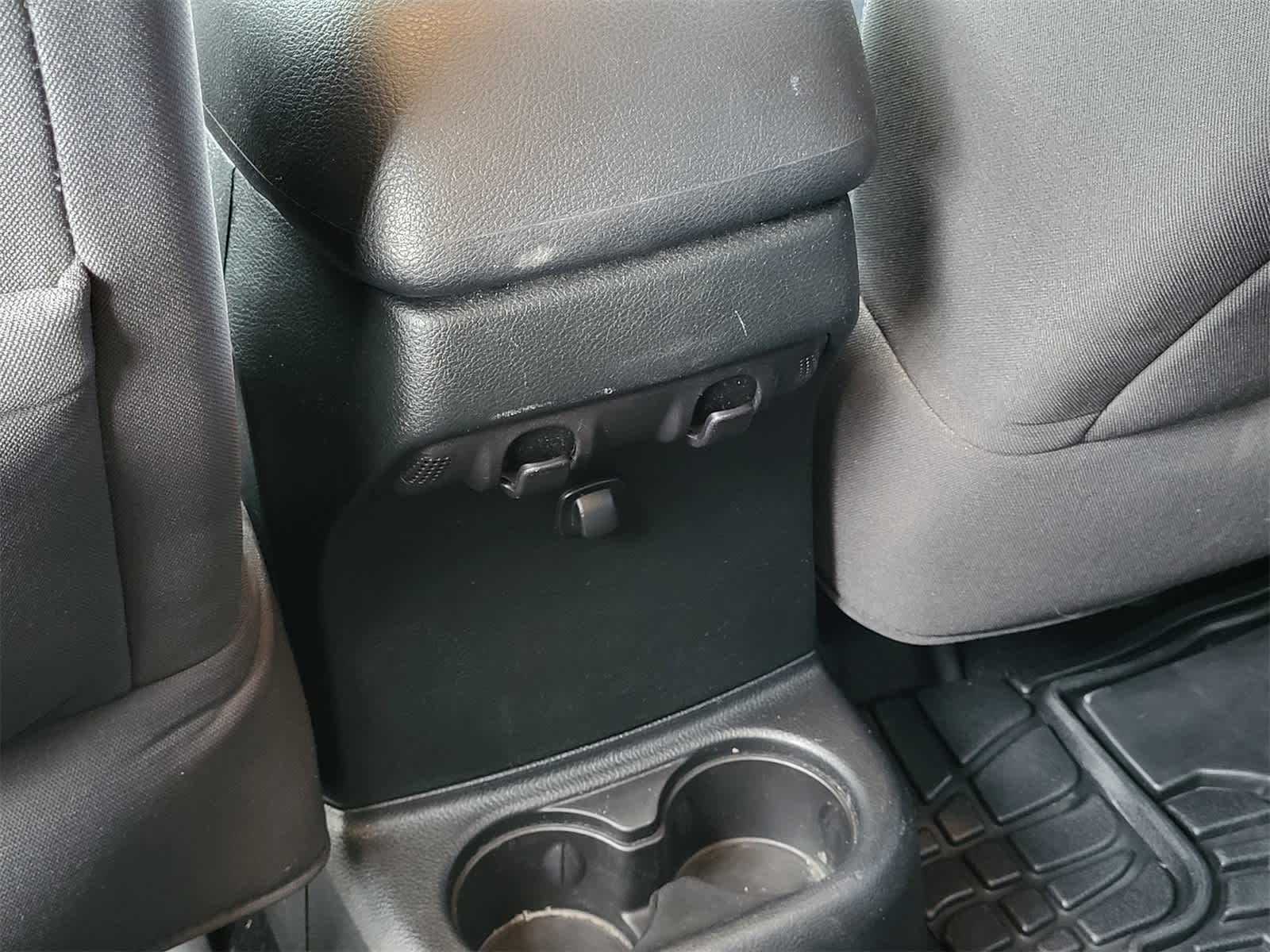 Thumbnail: 2016 Jeep Wrangler - 27