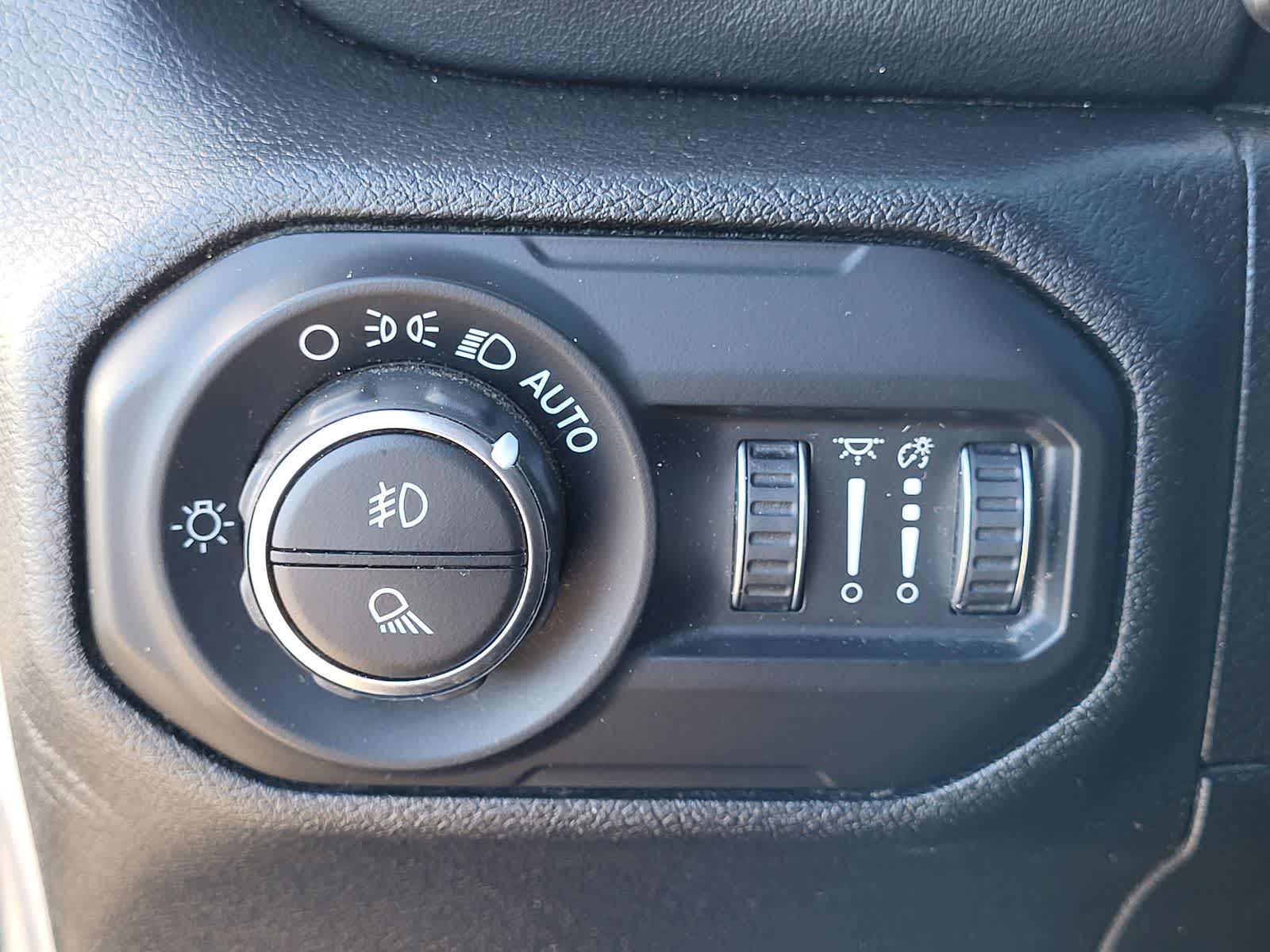 Thumbnail: 2020 Jeep Gladiator - 19