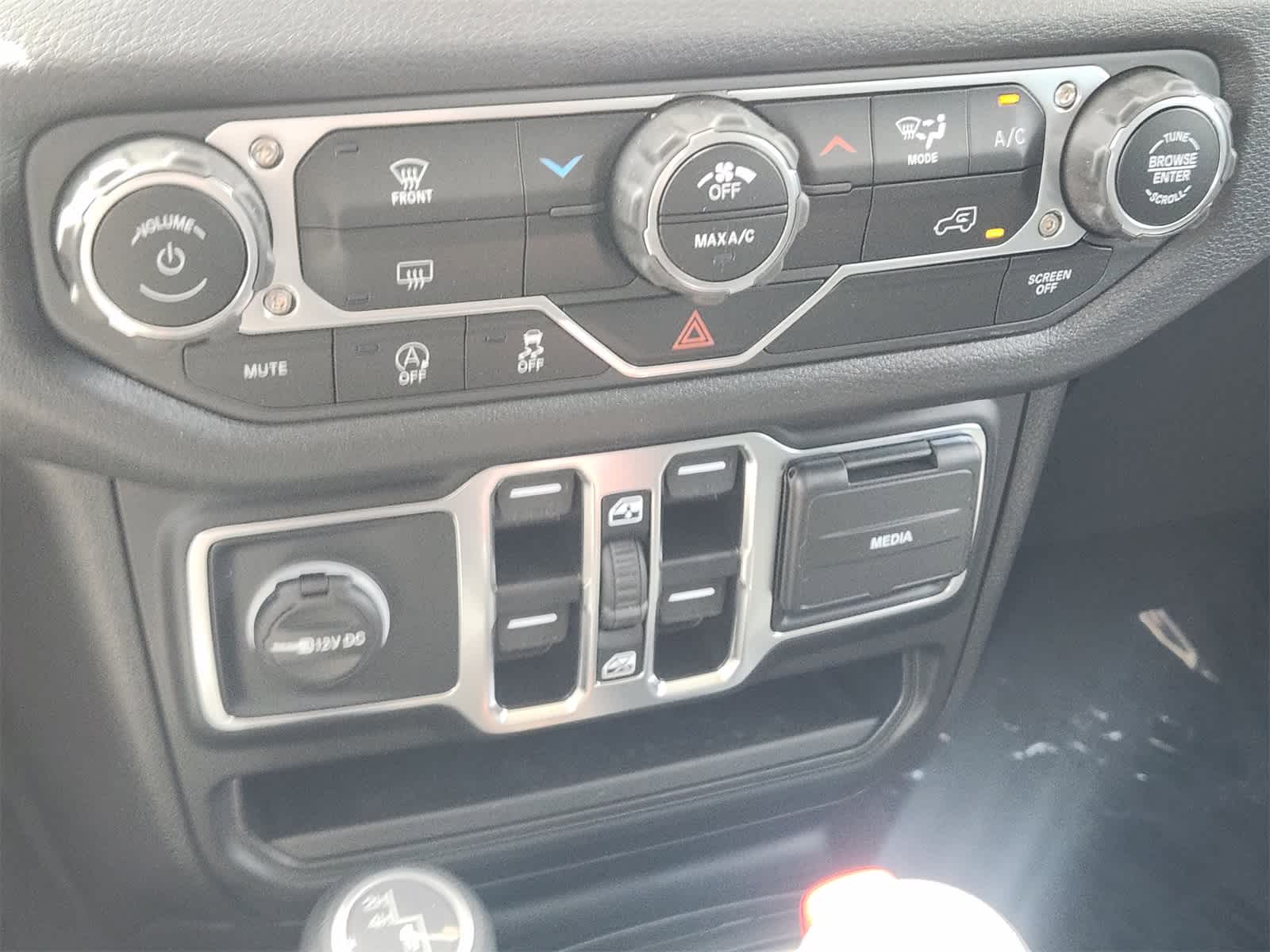 Thumbnail: 2025 Jeep Wrangler - 15