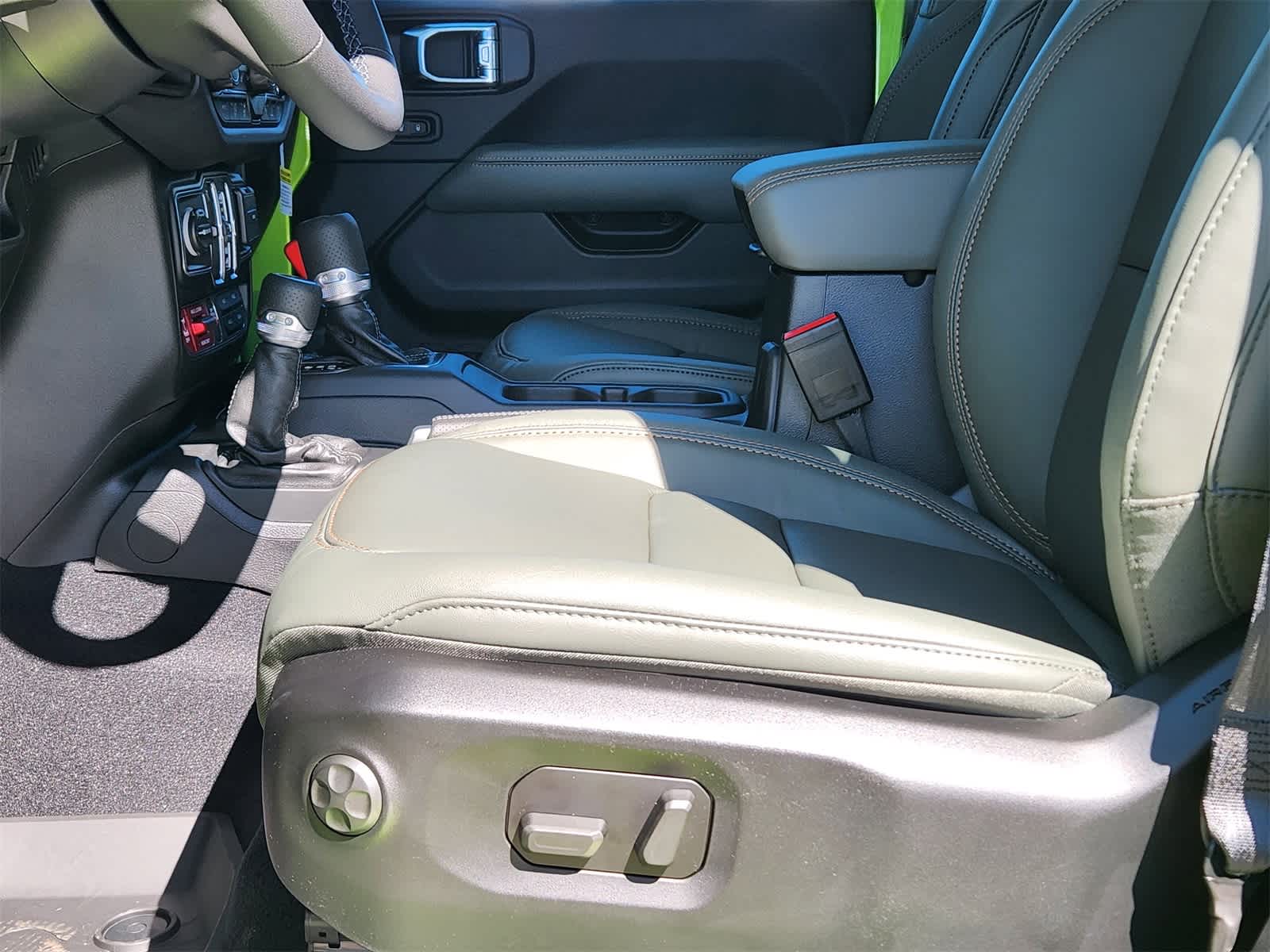 Thumbnail: 2025 Jeep Gladiator - 22