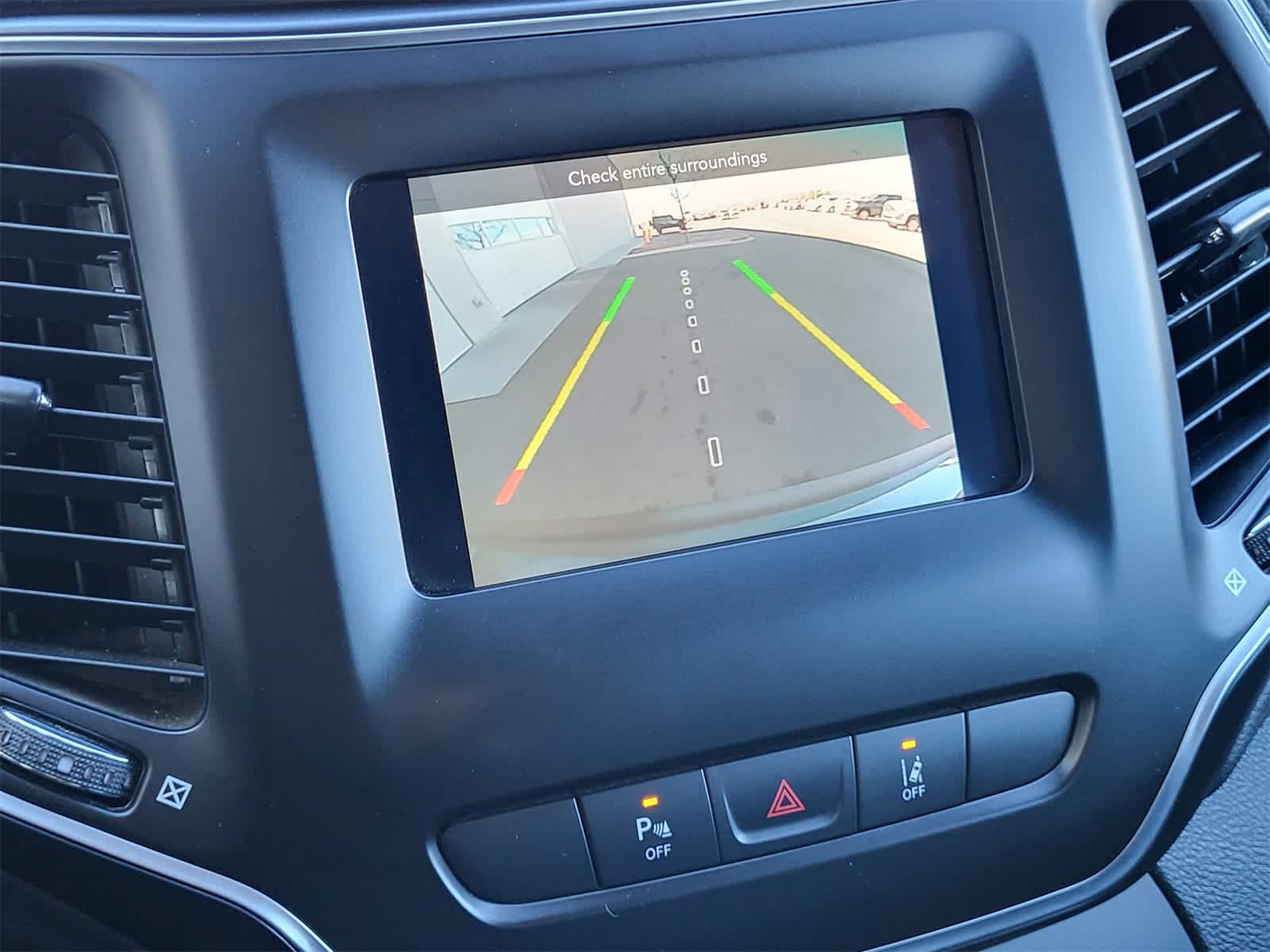 Thumbnail: 2021 Jeep Cherokee - 17