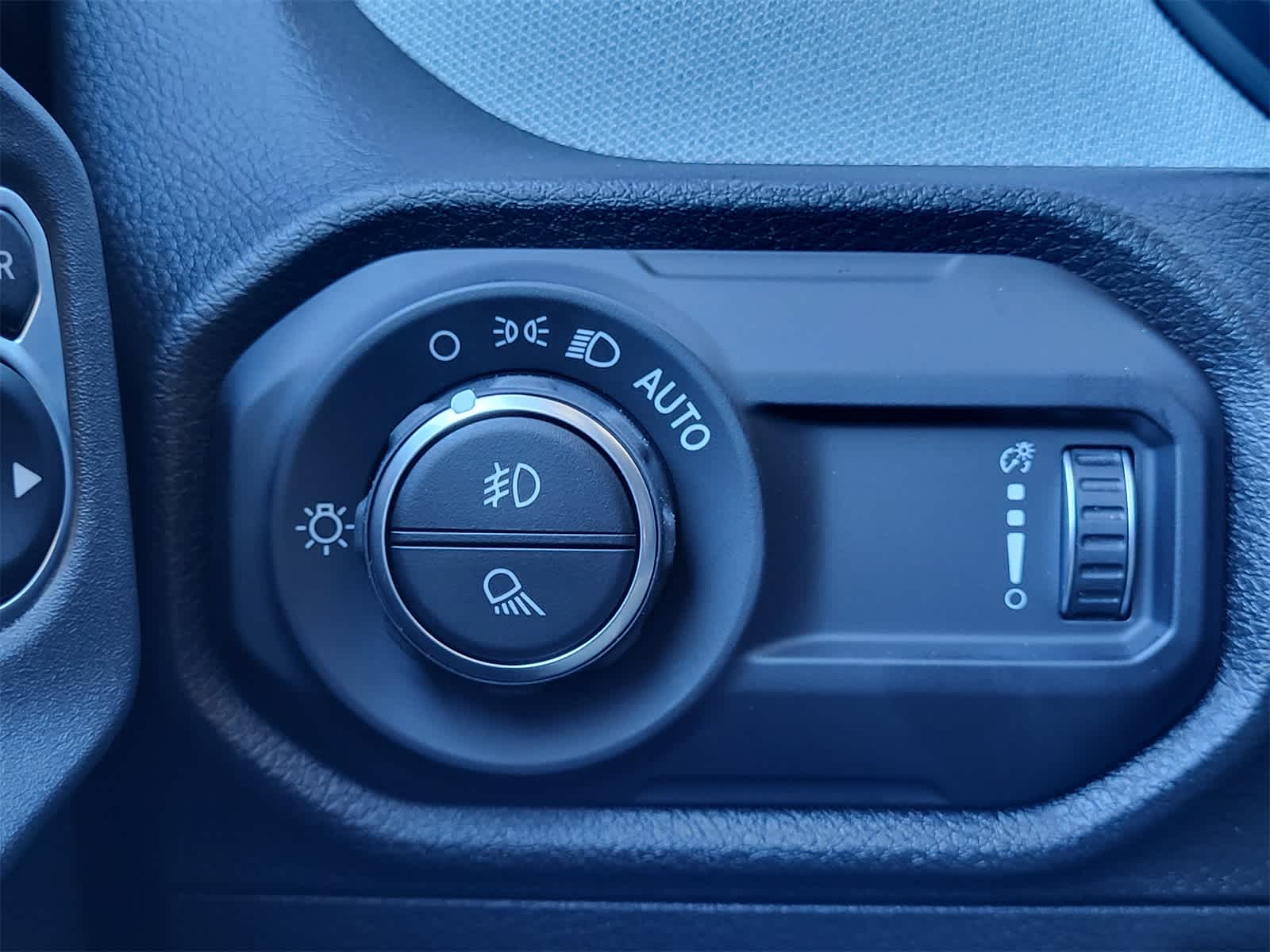 Thumbnail: 2025 Jeep Gladiator - 14