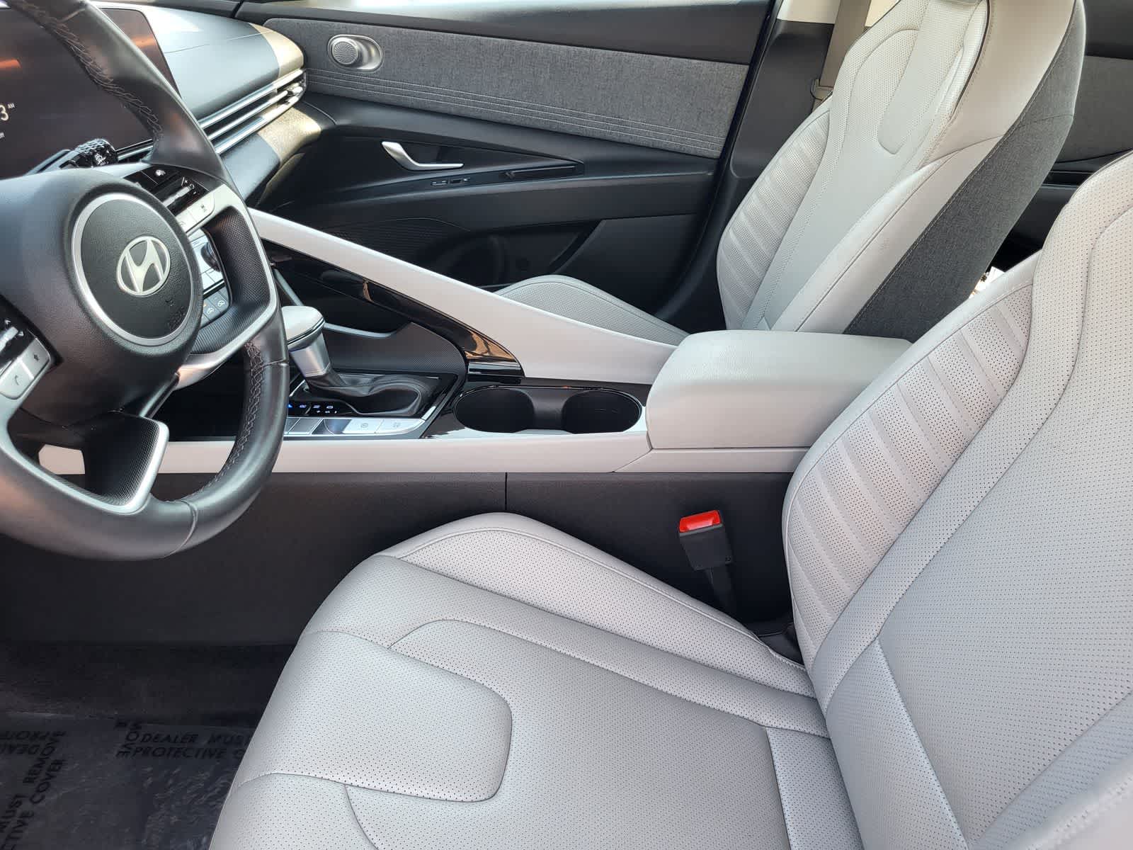 2025 Hyundai Elantra Limited - Photo 28