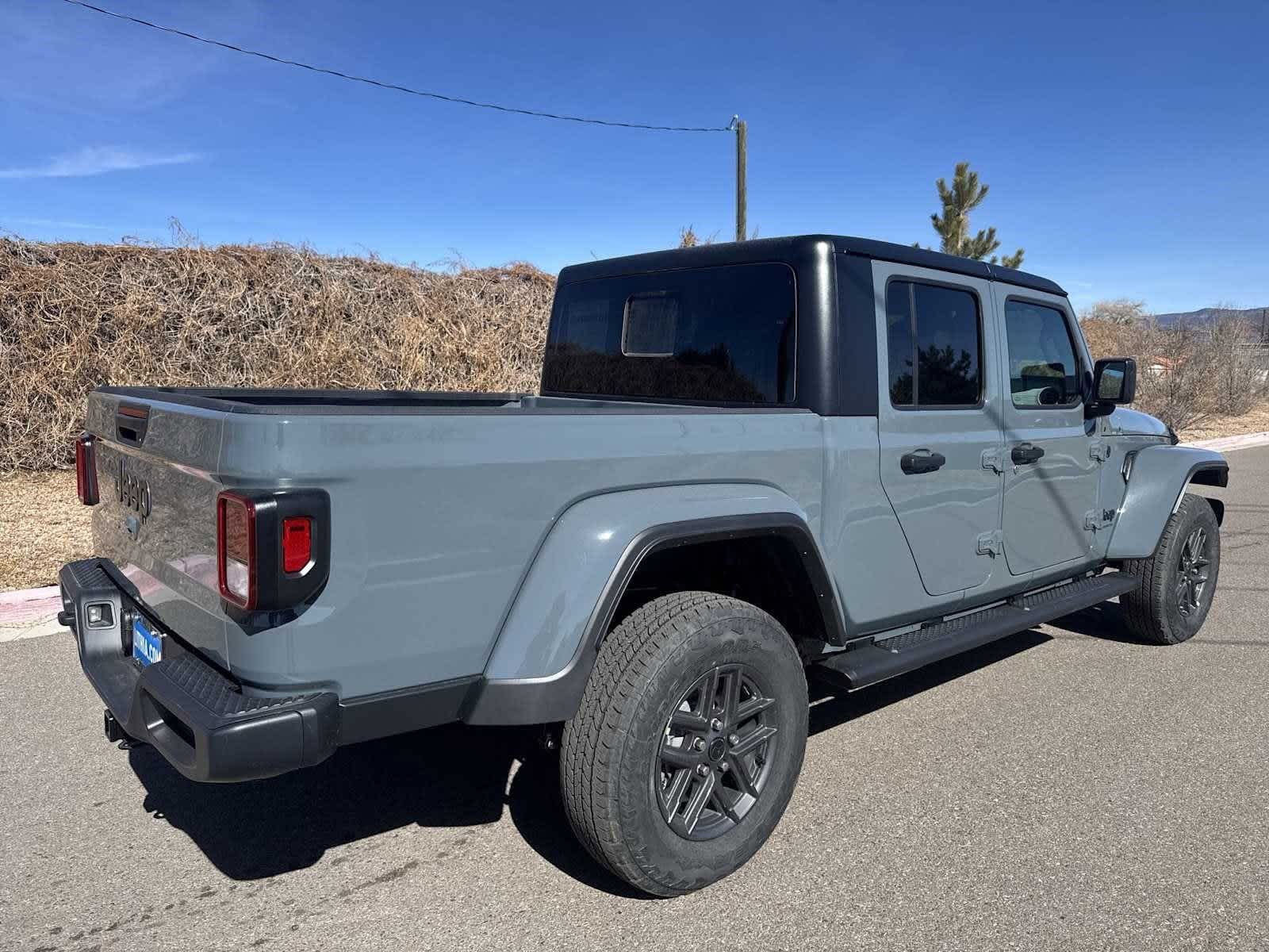 Thumbnail: 2025 Jeep Gladiator - 31