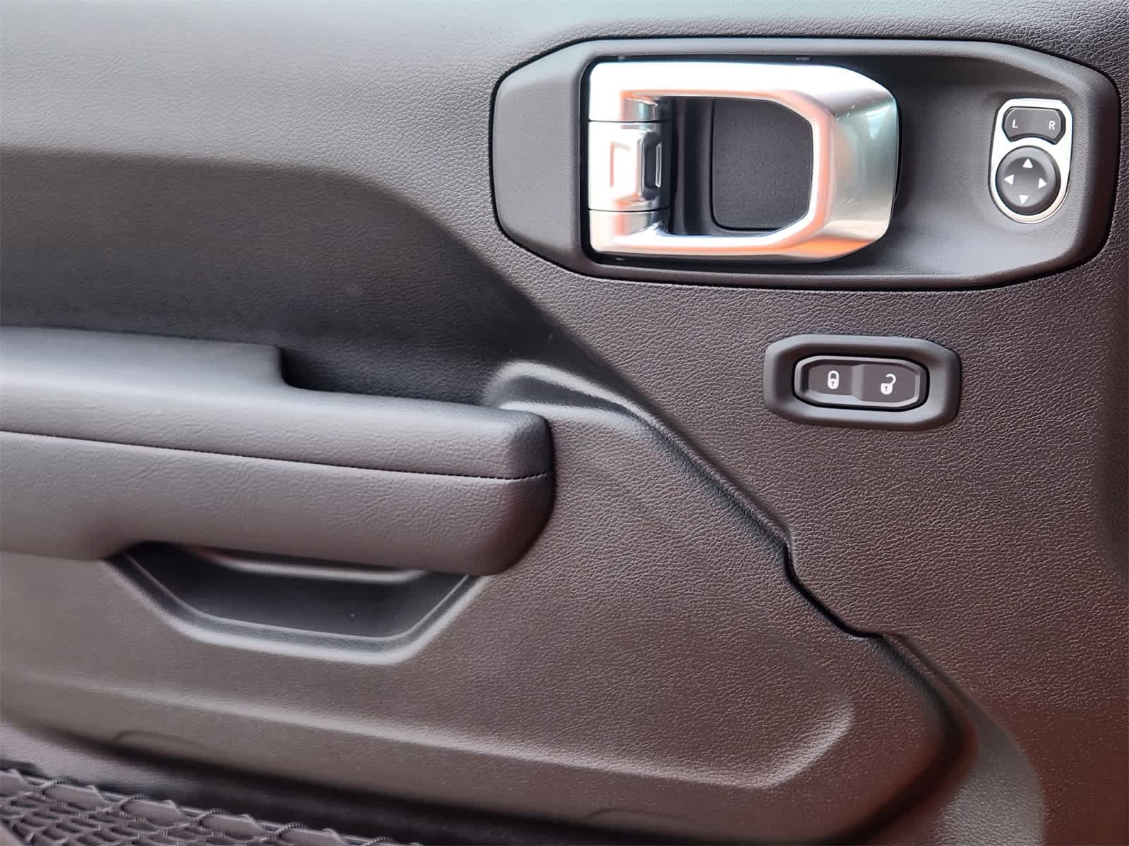 Thumbnail: 2025 Jeep Wrangler - 19