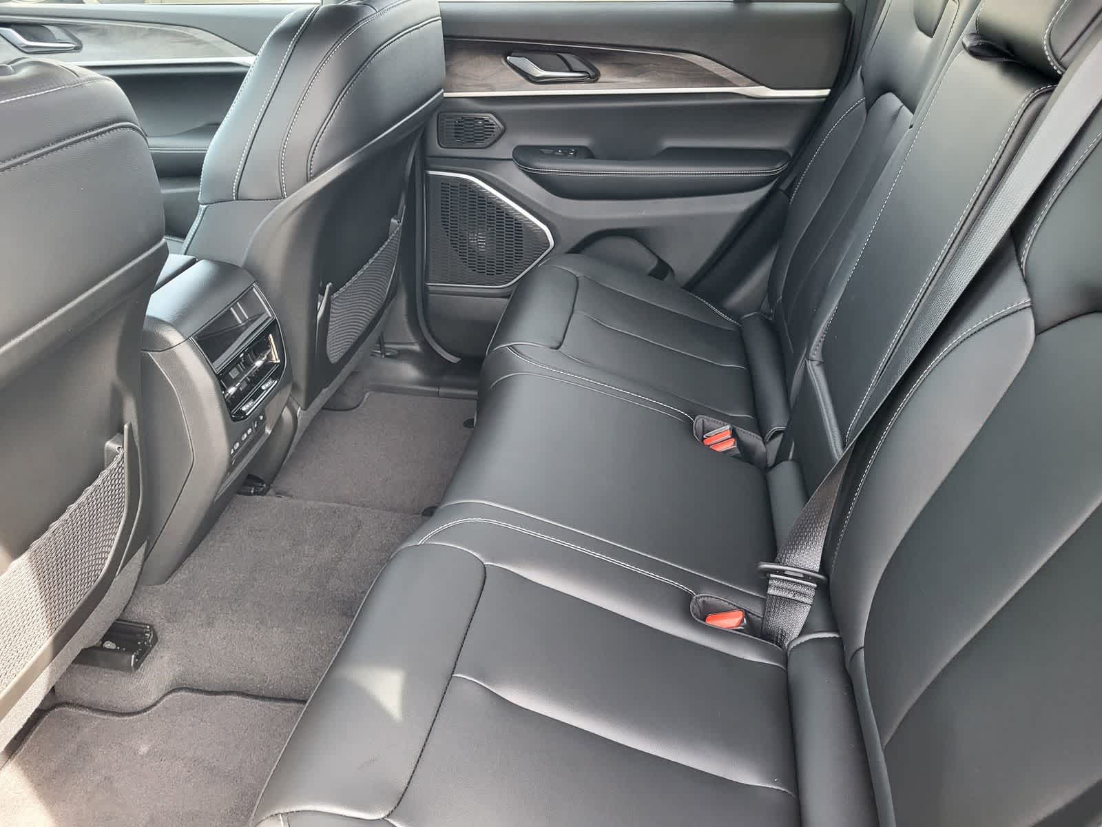 Thumbnail: 2026 Jeep Grand Cherokee - 22