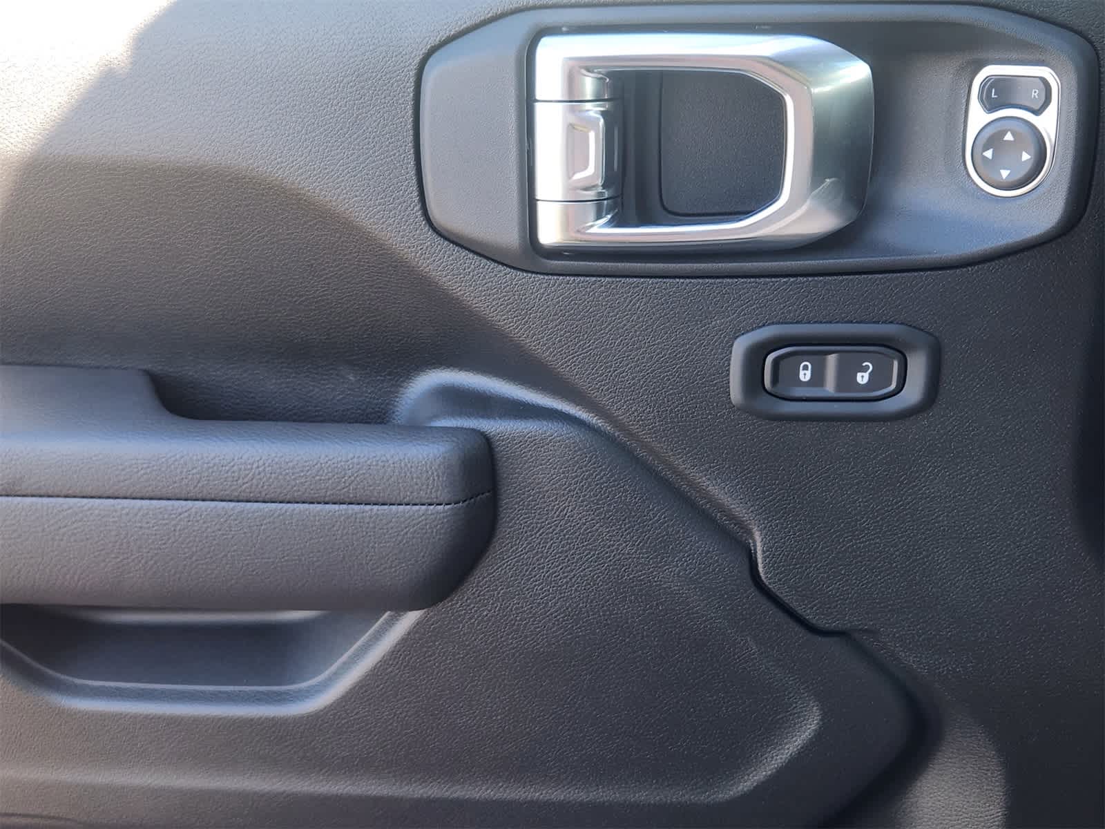 Thumbnail: 2025 Jeep Wrangler - 19