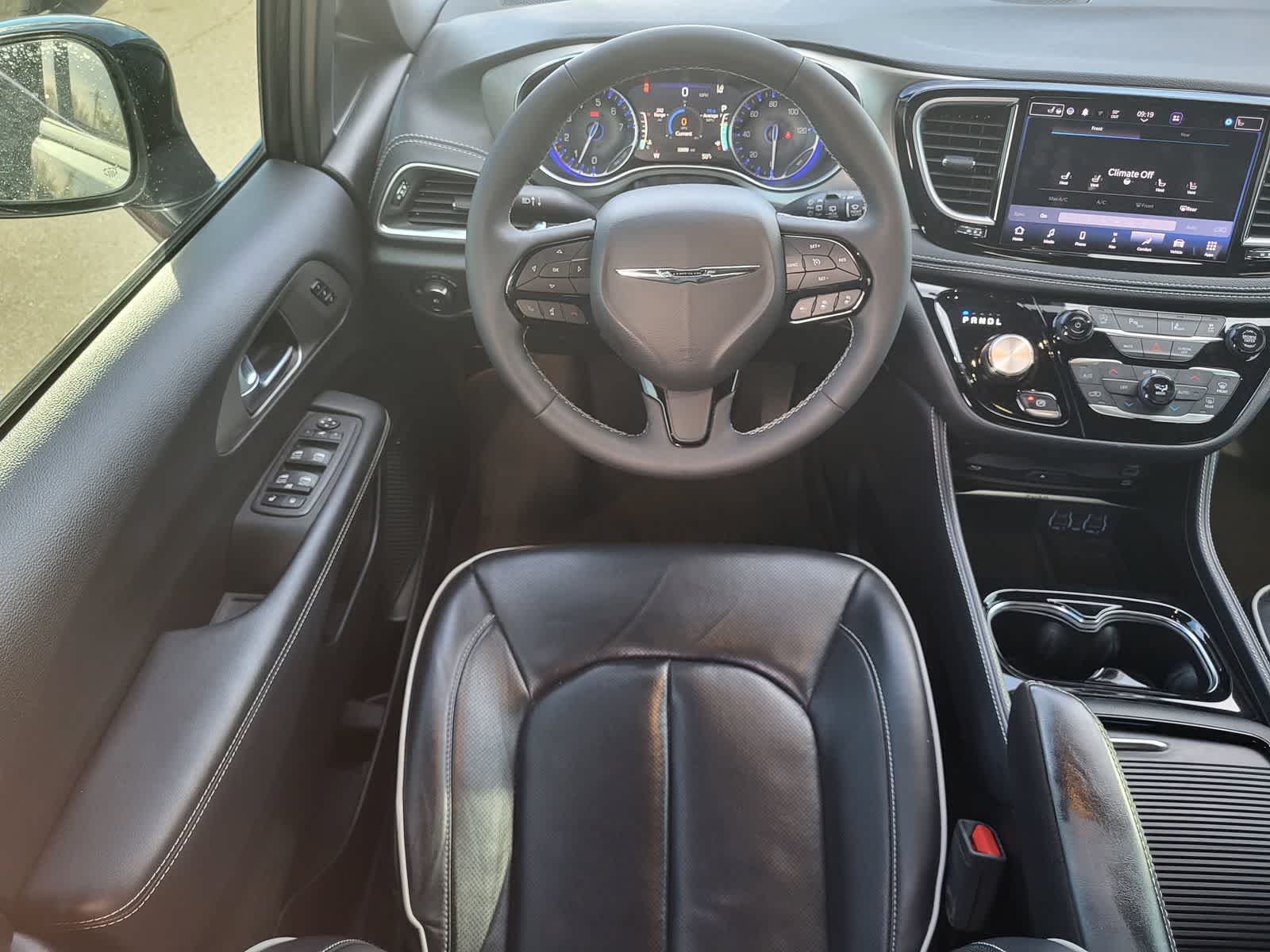 Thumbnail: 2023 Chrysler Pacifica - 24