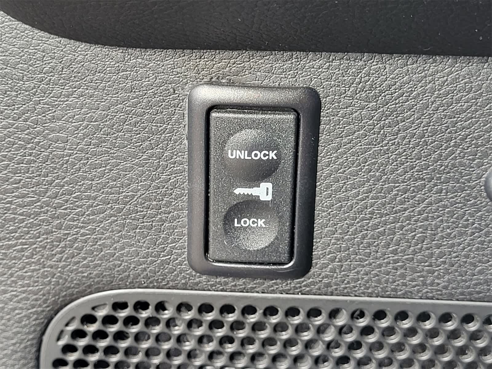 Thumbnail: 2016 Jeep Wrangler - 19