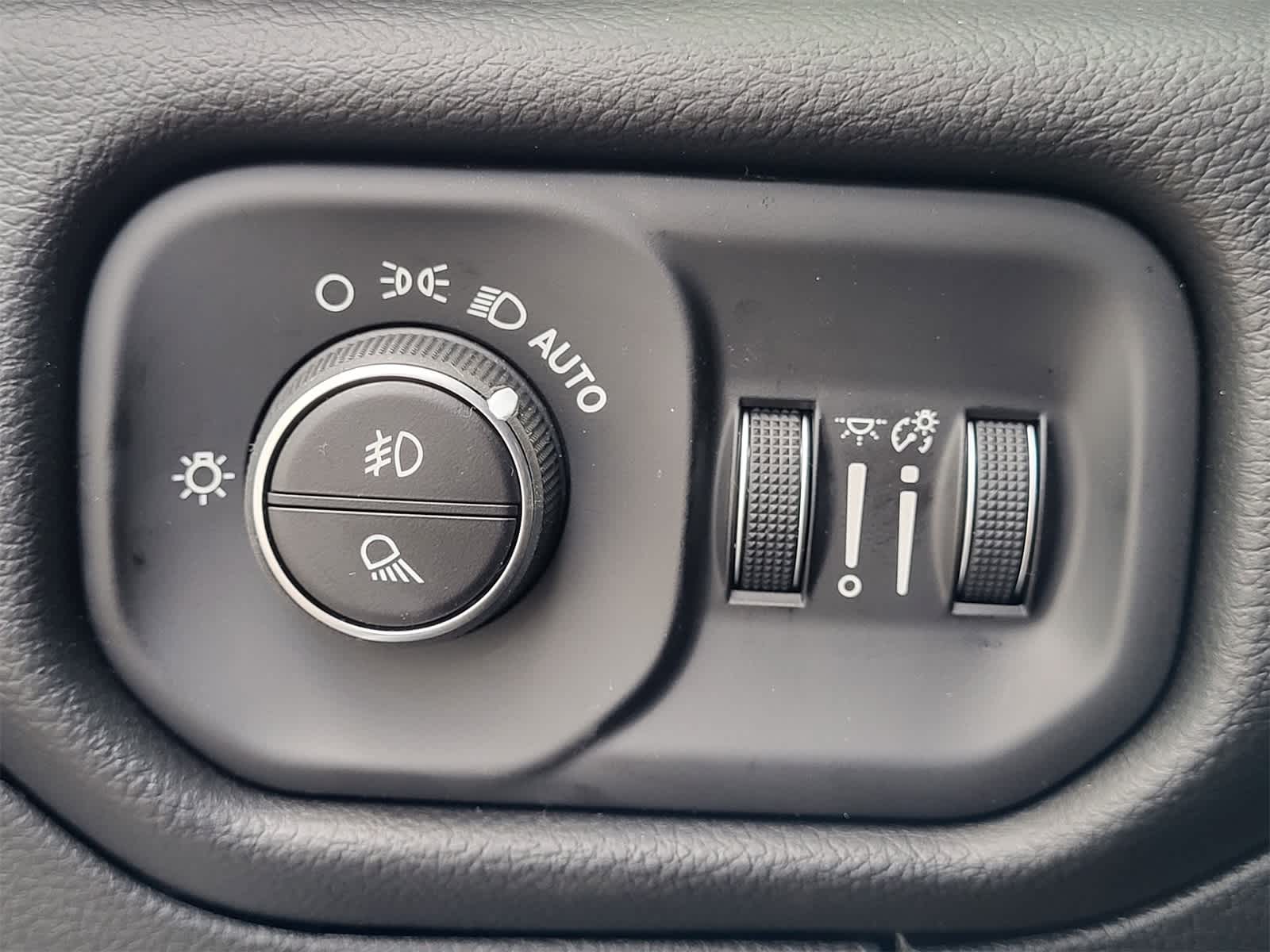 Thumbnail: 2026 RAM 1500 - 16