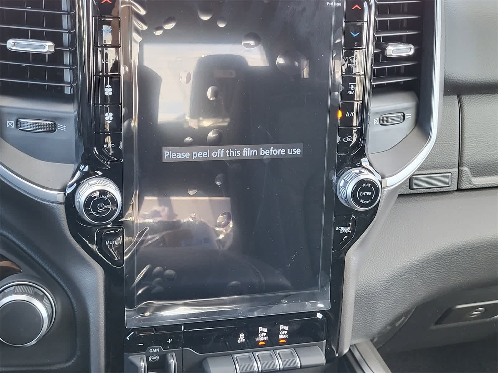 Thumbnail: 2026 RAM 1500 - 17