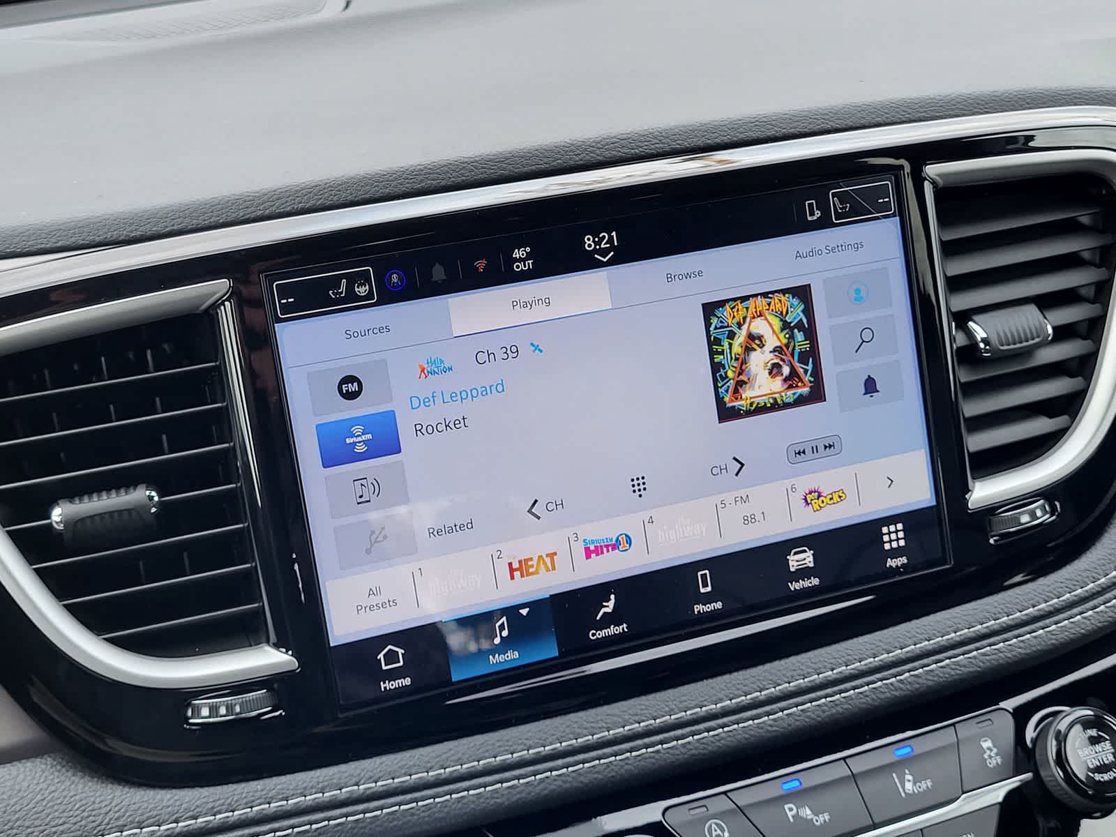 Thumbnail: 2026 Chrysler Pacifica - 10