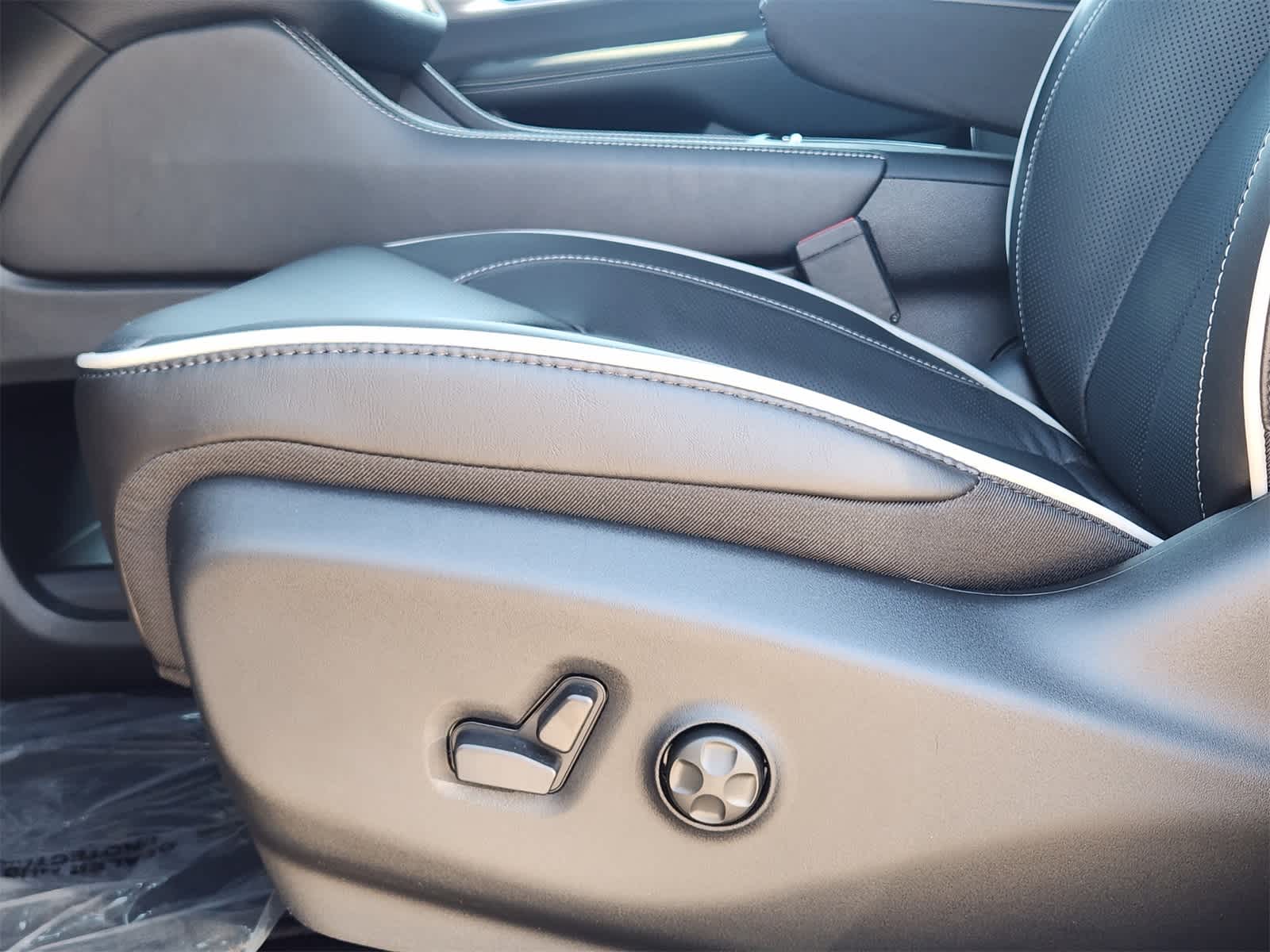 Thumbnail: 2026 Chrysler Pacifica - 43