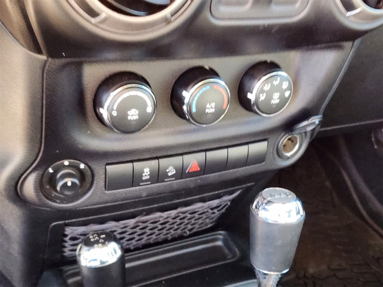 Thumbnail: 2017 Jeep Wrangler - 21