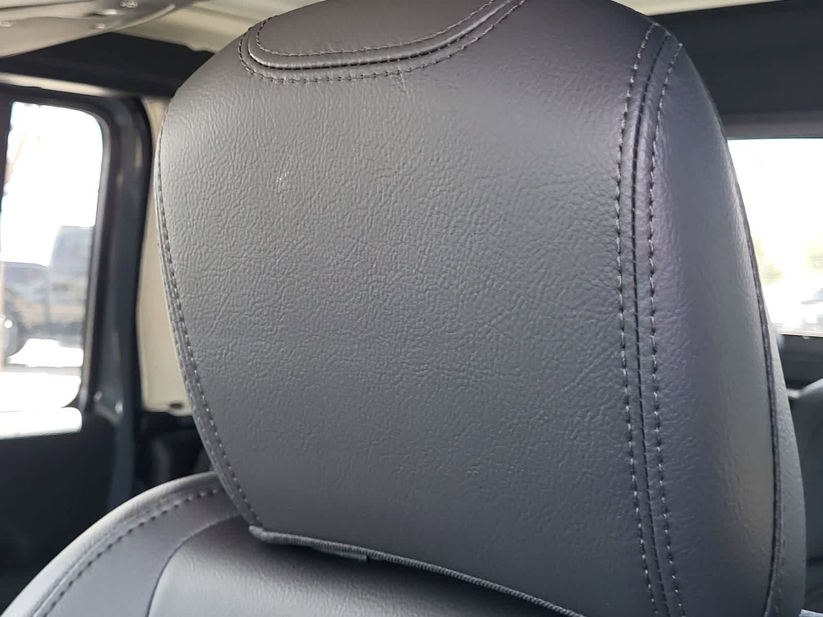 Thumbnail: 2026 Jeep Gladiator - 12