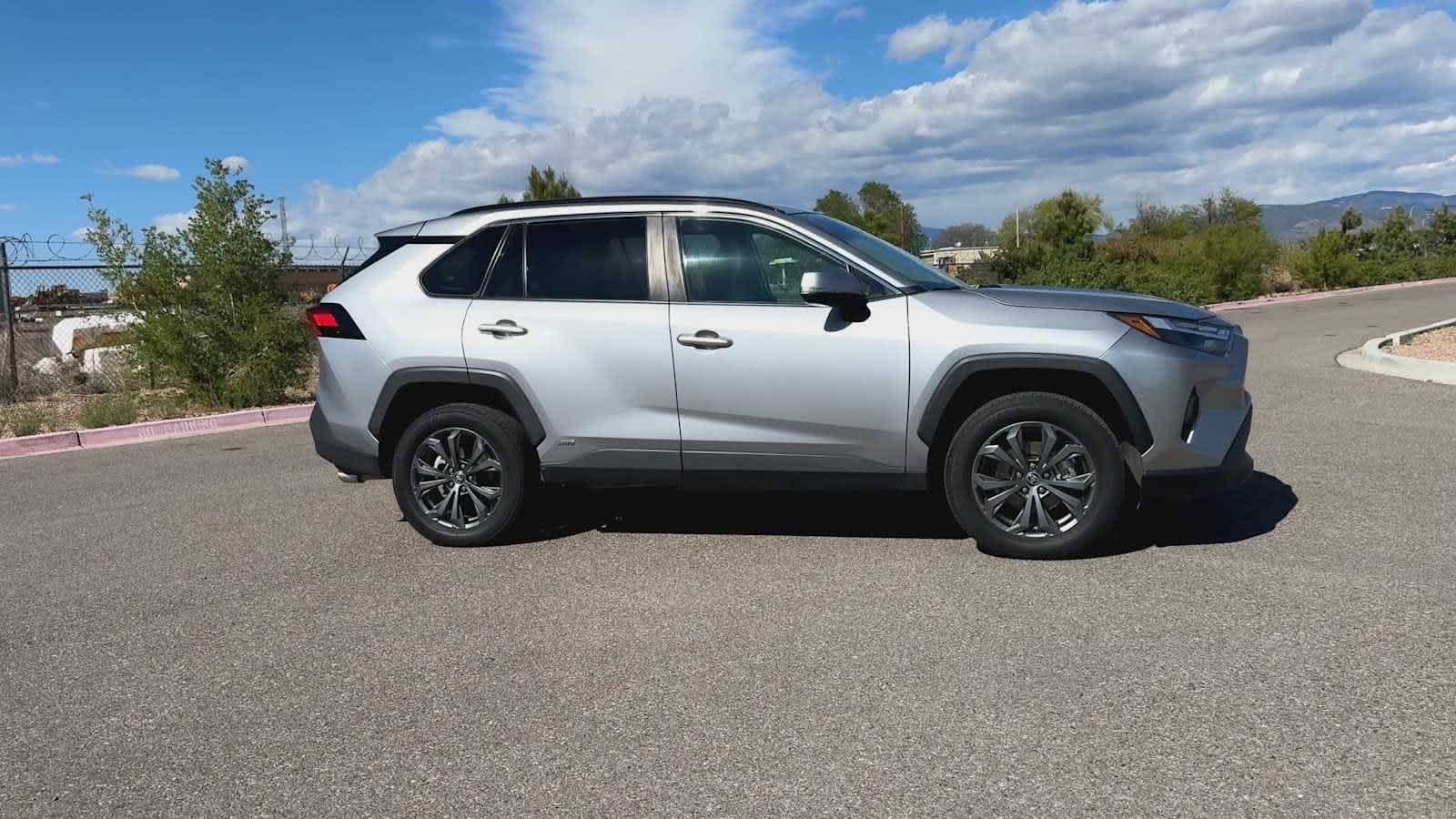 Thumbnail: 2022 Toyota RAV4 - 9