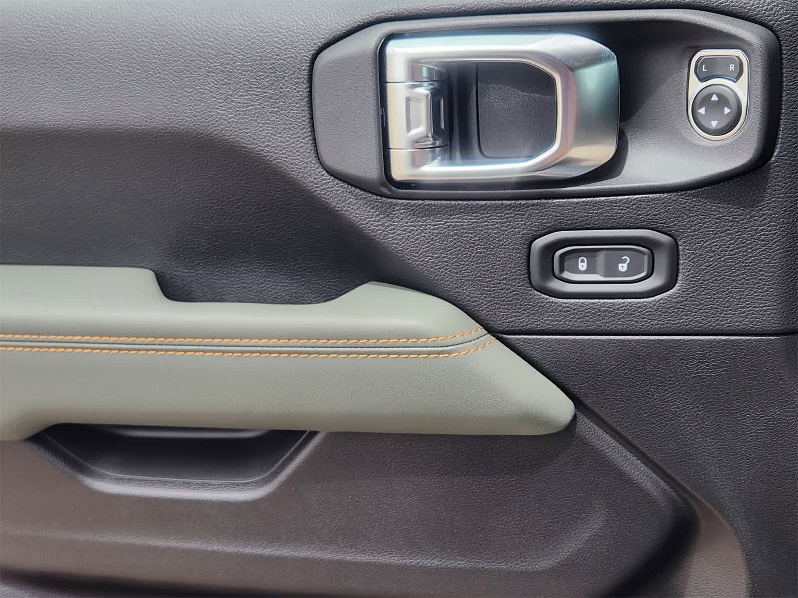 Thumbnail: 2025 Jeep Gladiator - 18