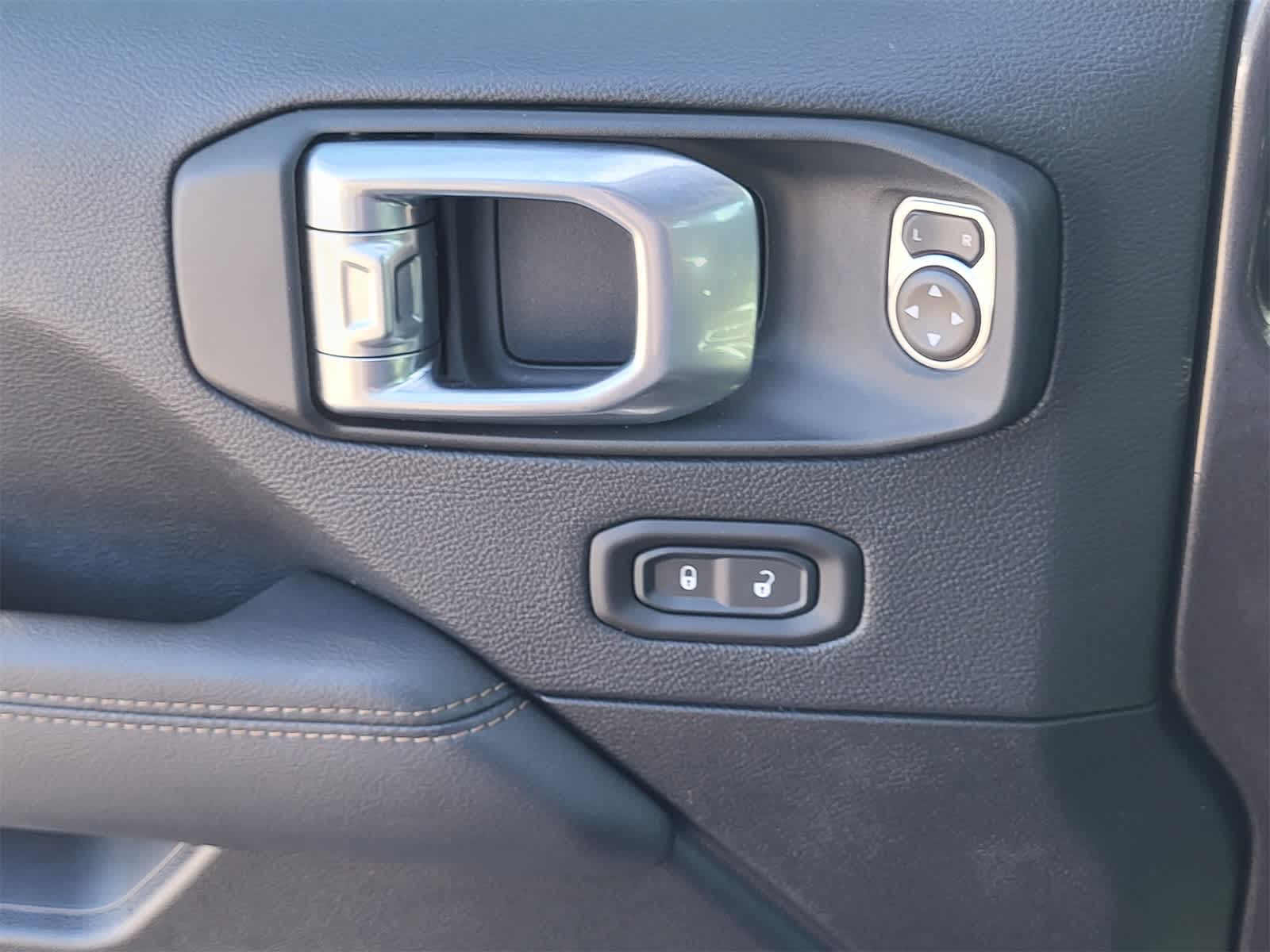 Thumbnail: 2021 Jeep Wrangler - 15