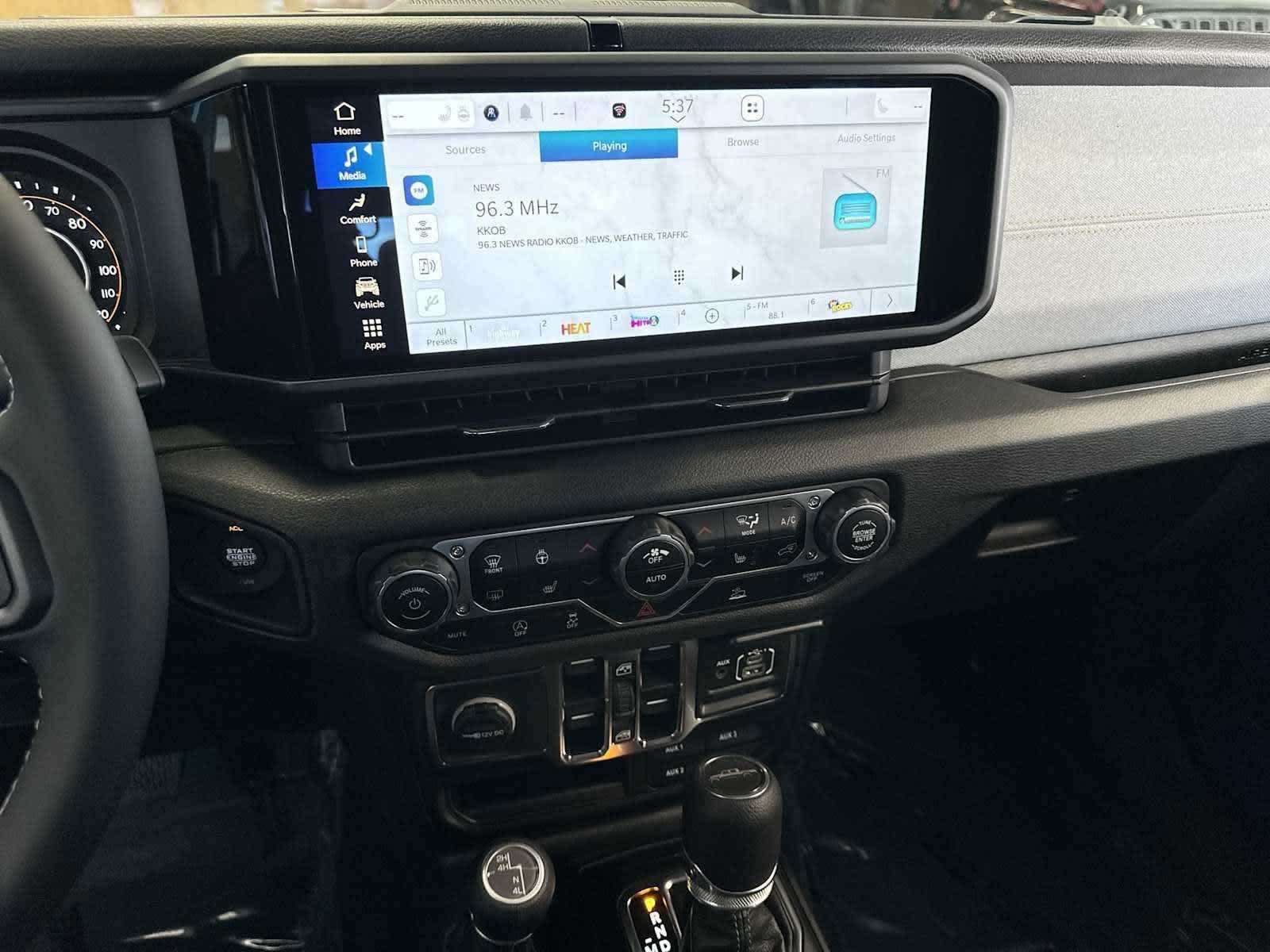 Thumbnail: 2025 Jeep Gladiator - 25