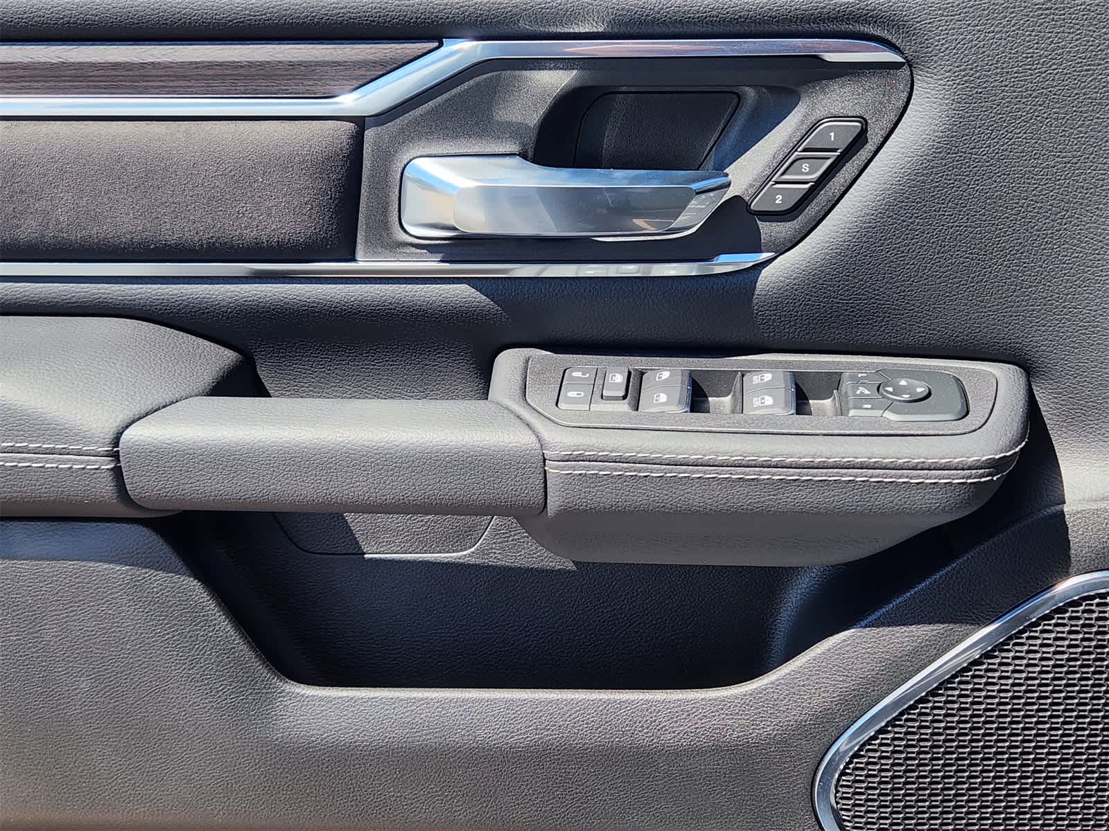 Thumbnail: 2026 RAM 1500 - 18