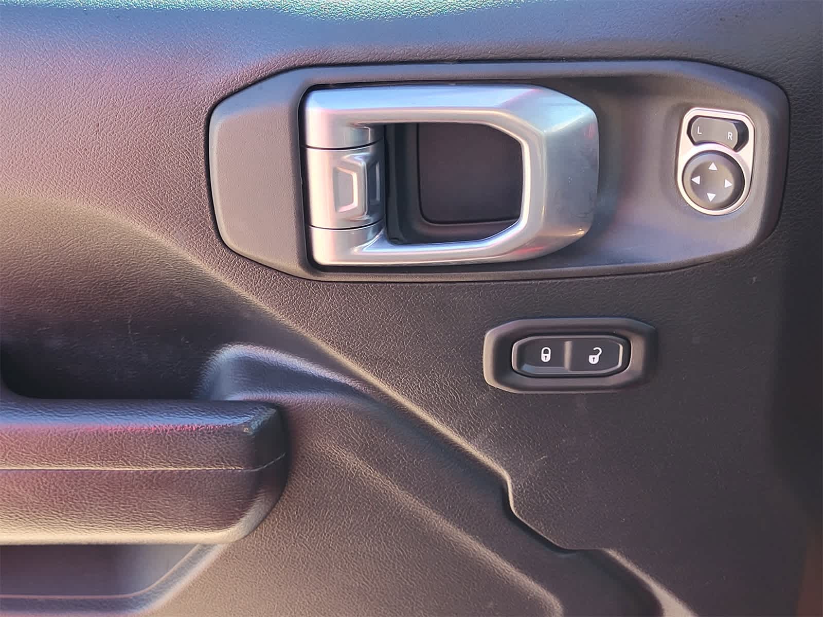 Thumbnail: 2021 Jeep Gladiator - 15