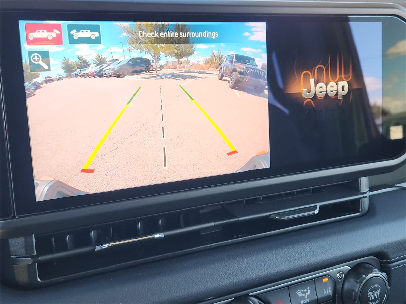 Thumbnail: 2025 Jeep Gladiator - 17