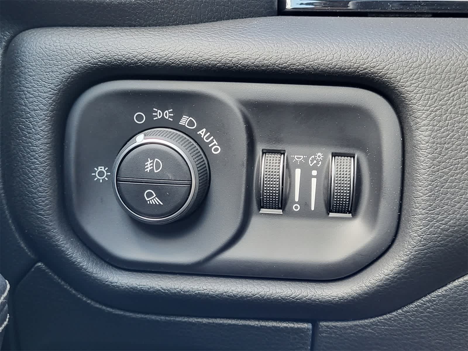 Thumbnail: 2026 RAM 1500 - 15