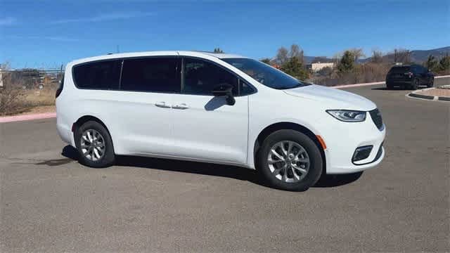 Thumbnail: 2025 Chrysler Pacifica - 2