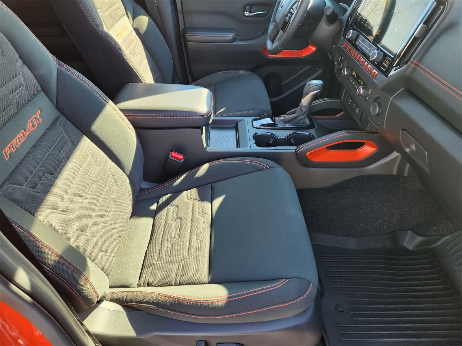 Thumbnail: 2025 Nissan Frontier - 28