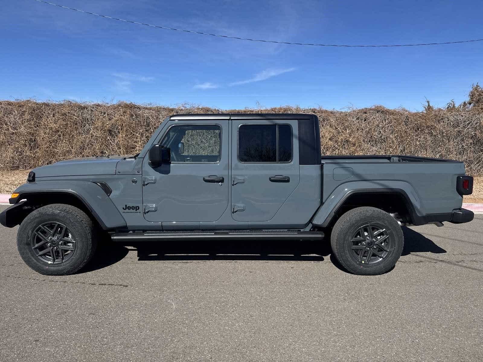 Thumbnail: 2025 Jeep Gladiator - 11