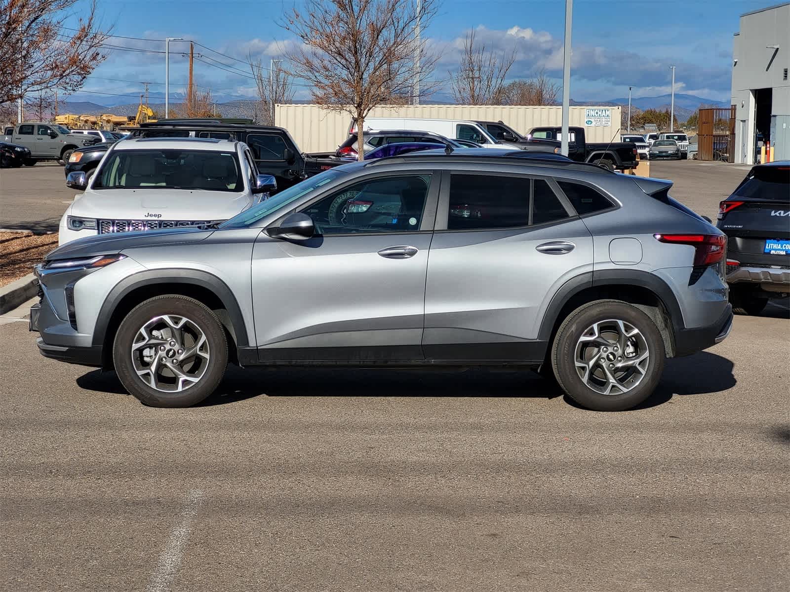 Thumbnail: 2025 Chevrolet Trax - 4