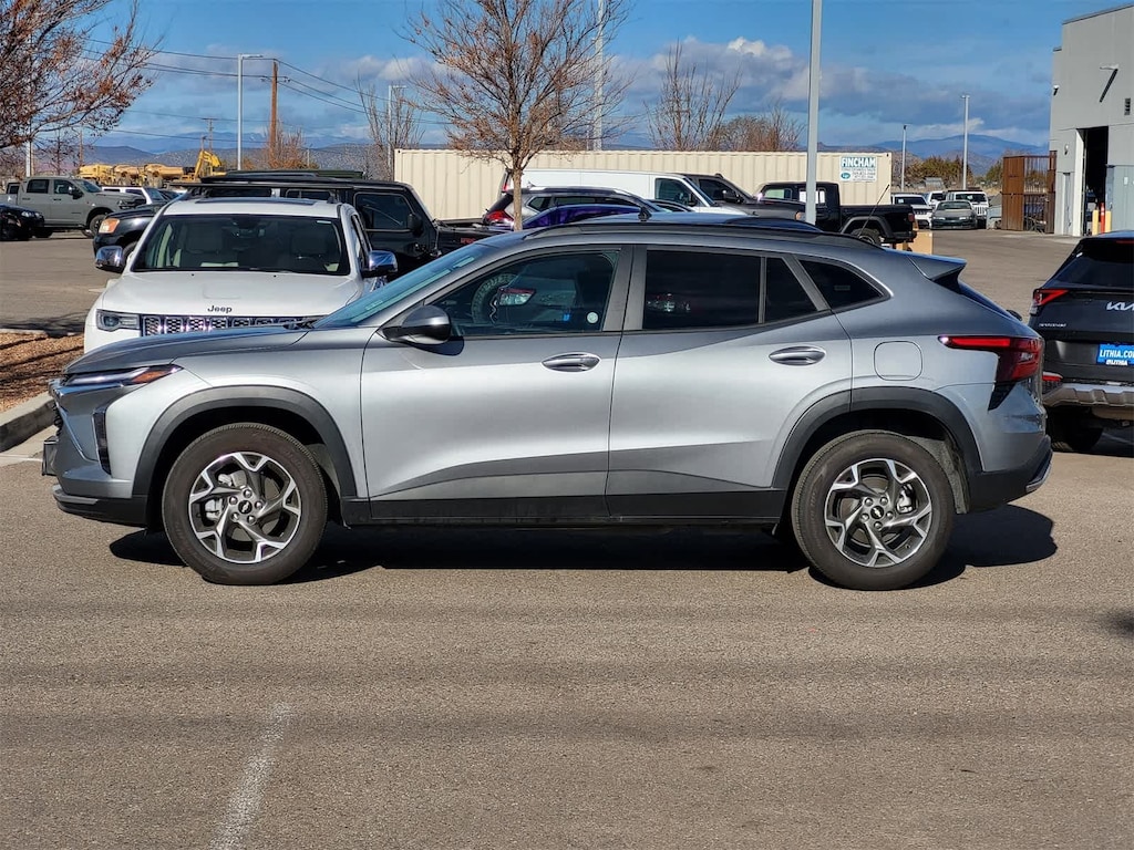Used 2025 Chevrolet Trax LT SUV