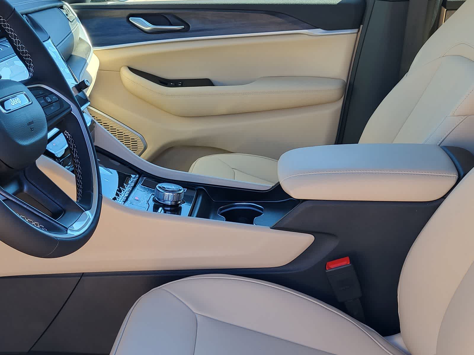 Thumbnail: 2026 Jeep Grand Cherokee - 22