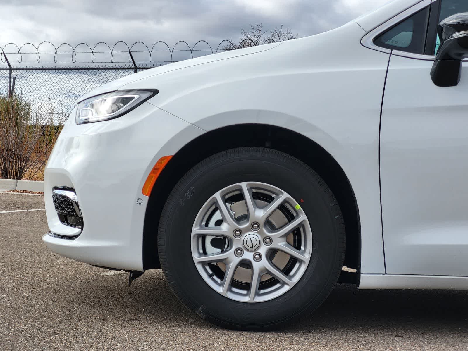 Thumbnail: 2026 Chrysler Pacifica - 6