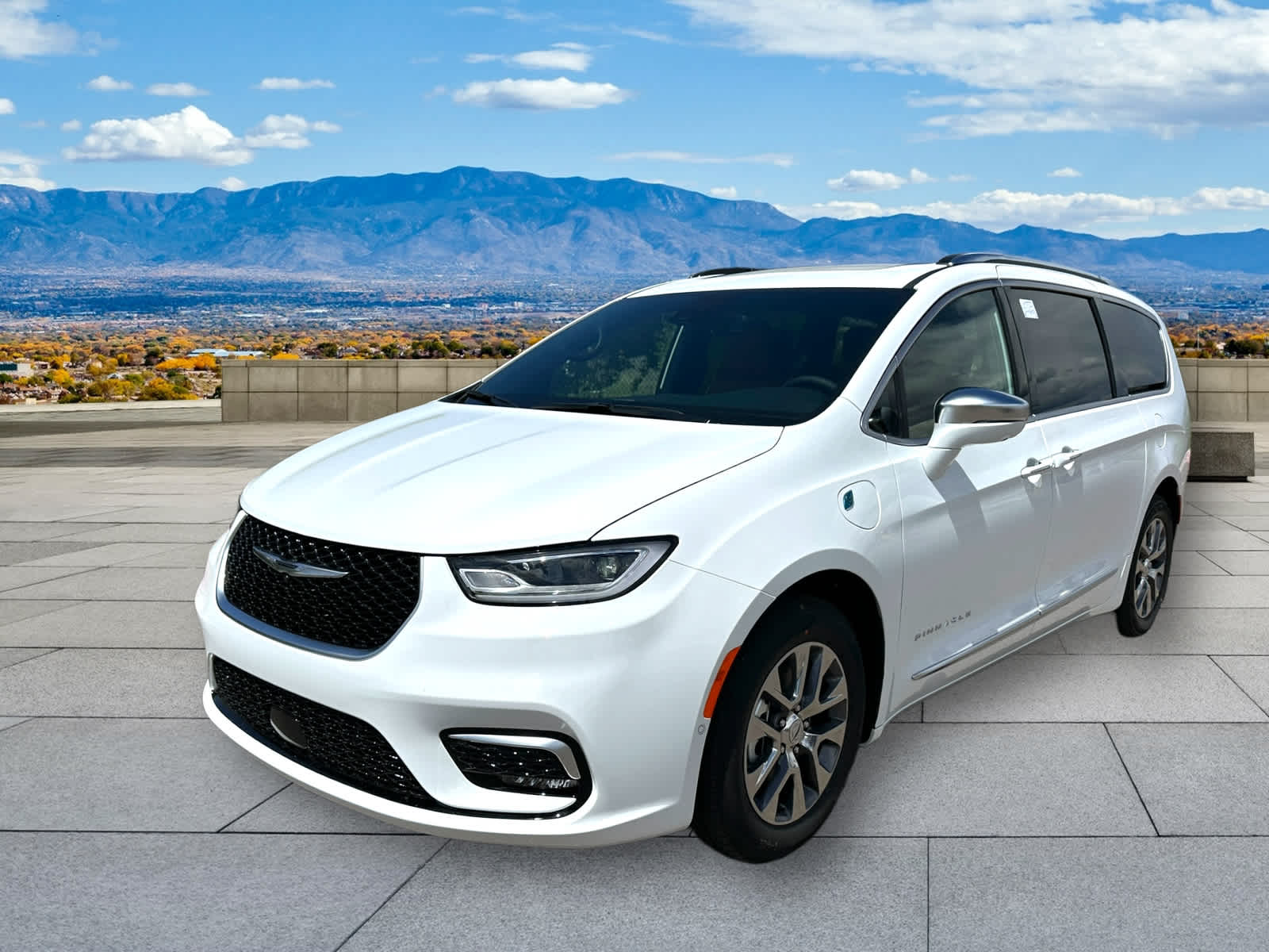 2024 Chrysler Pacifica Hybrid Pinnacle -
                Santa Fe, NM