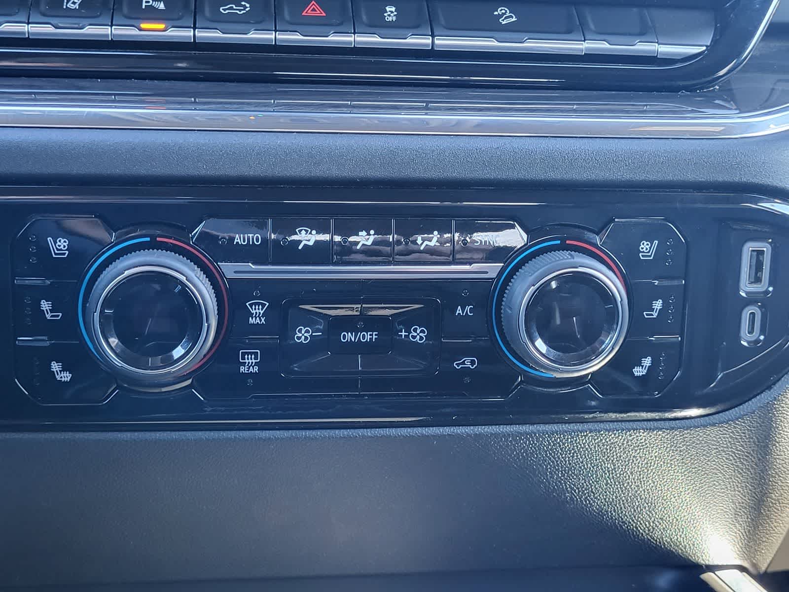 Thumbnail: 2024 Chevrolet Silverado 2500 - 24