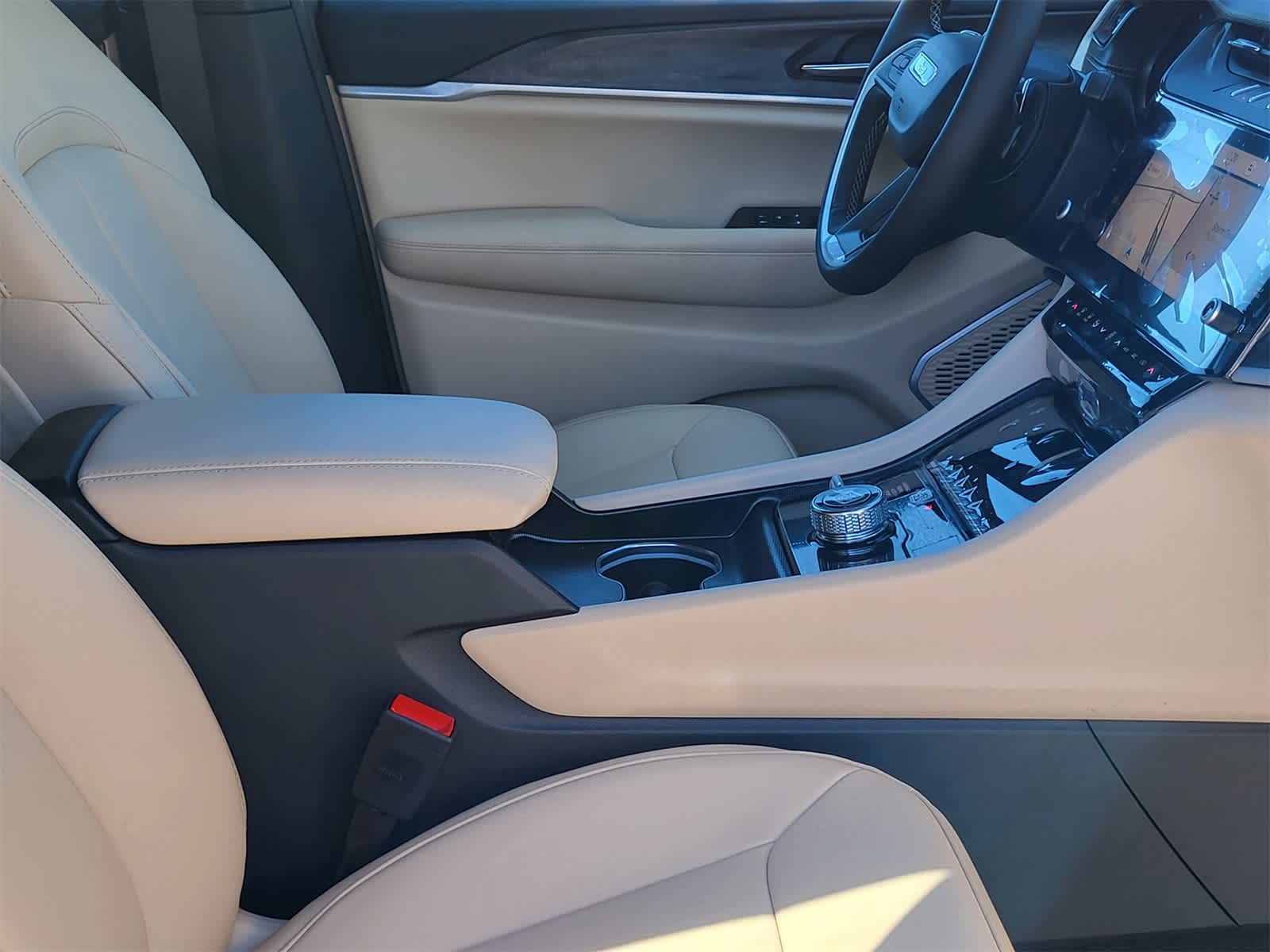 Thumbnail: 2026 Jeep Grand Cherokee - 23