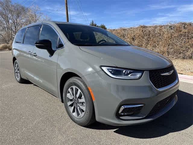 Thumbnail: 2025 Chrysler Pacifica - 29