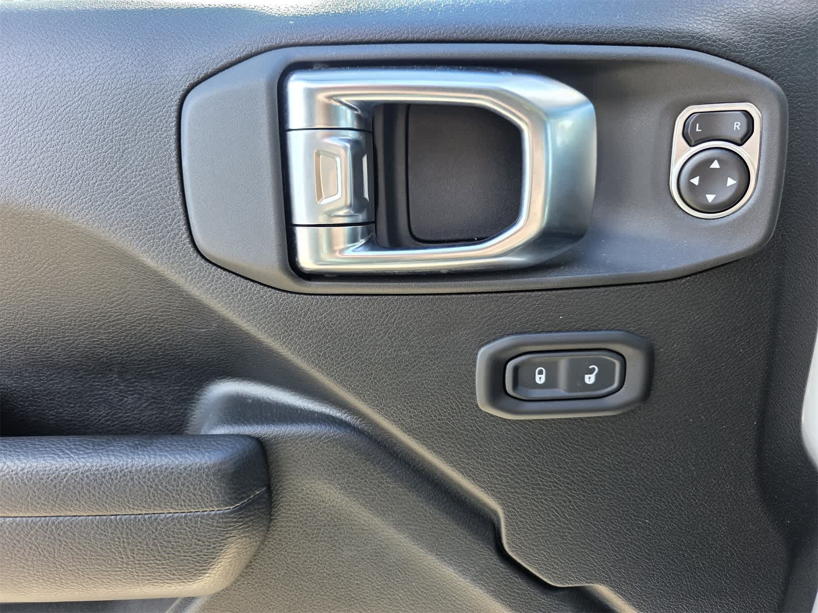 Thumbnail: 2025 Jeep Gladiator - 14