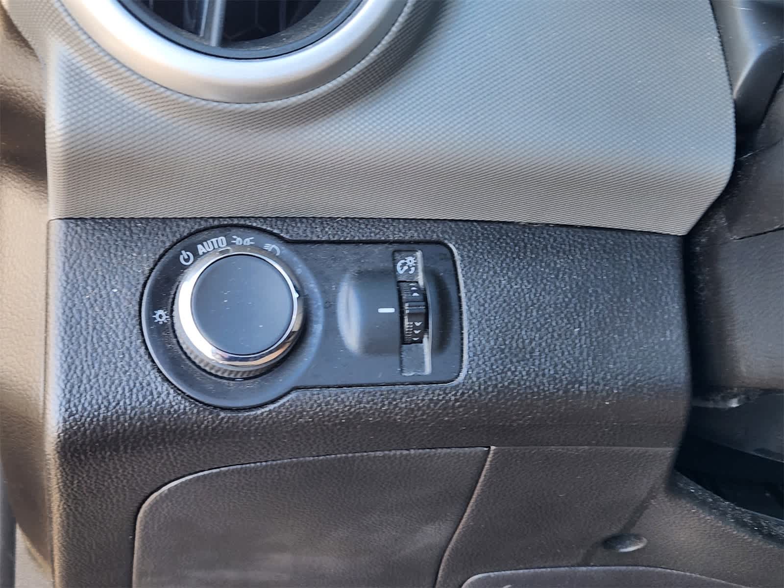 Thumbnail: 2017 Chevrolet Sonic - 13